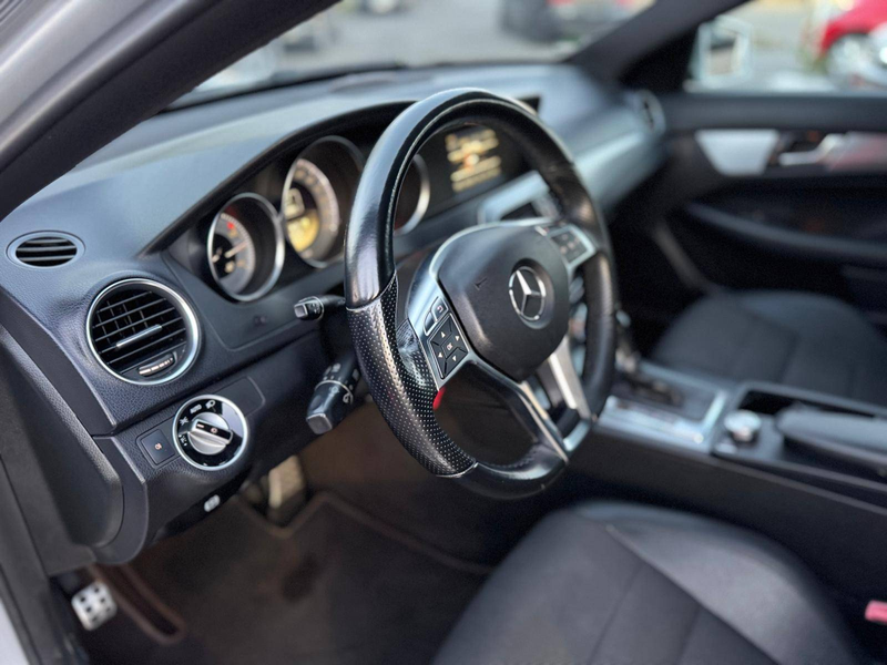 Mercedes-Benz C 250 C 250 CGI AMG Line — photo 11