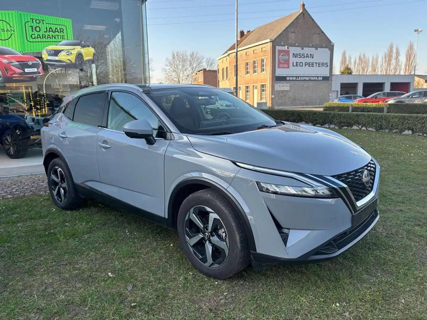 Nissan Qashqai Mild-Hybrid N-Connecta Grijs - 2