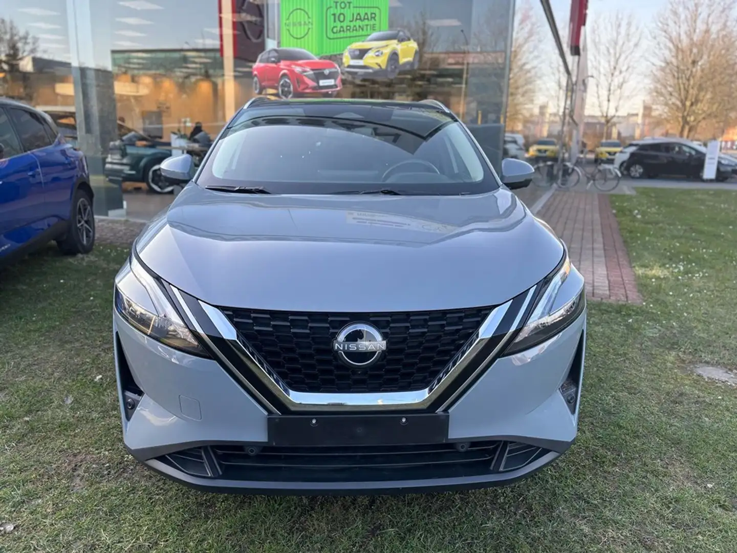Nissan Qashqai Mild-Hybrid N-Connecta Grijs - 1