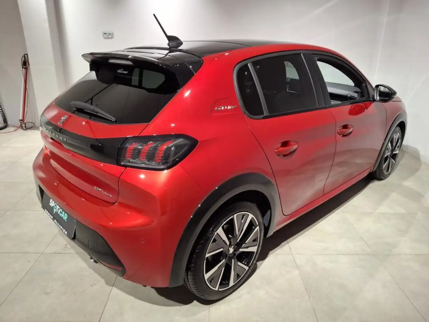 Peugeot 208 II & e- GT Line Rot - 2