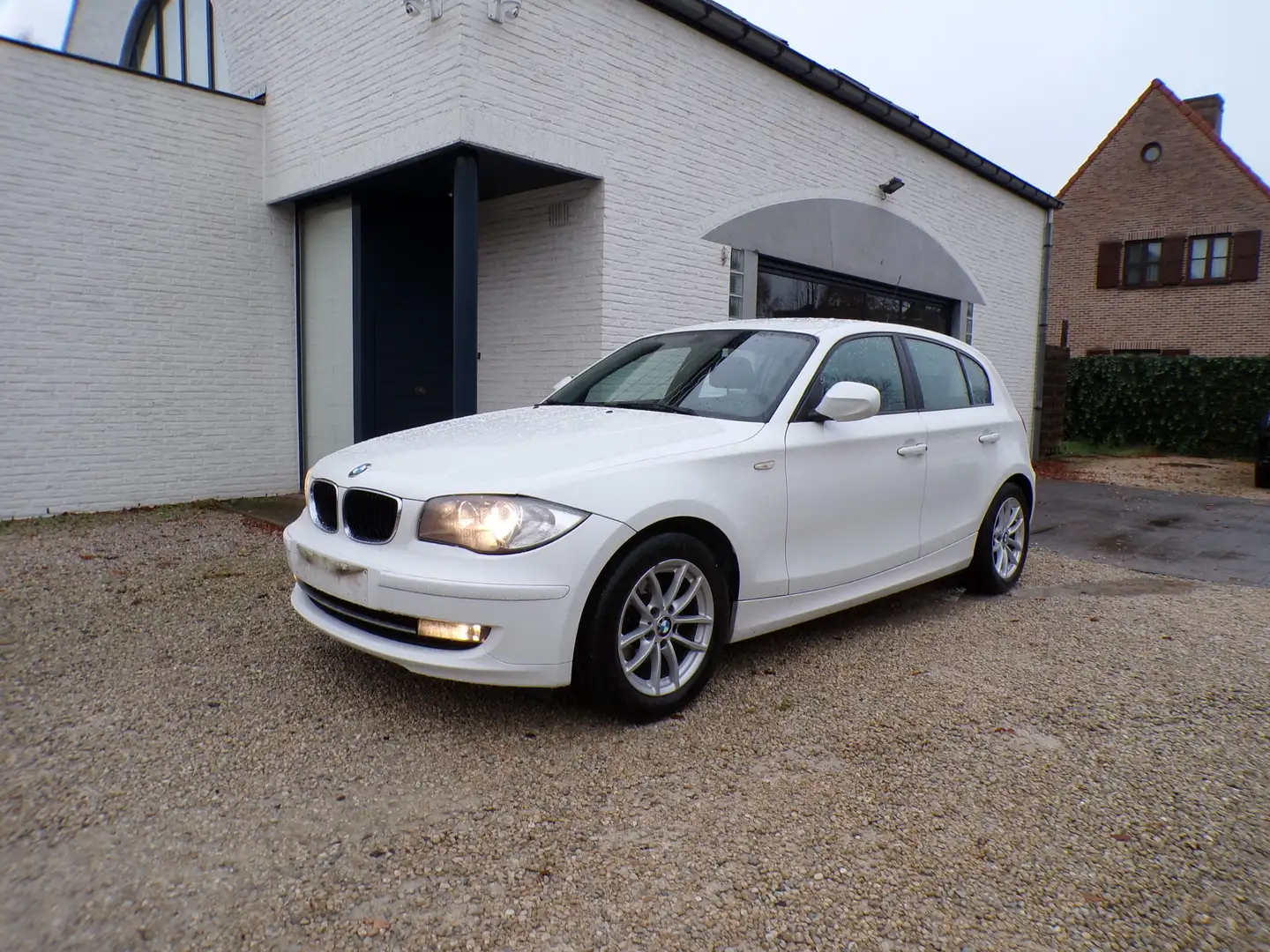 BMW 116 116d En Trés bon état..... Blanc - 1