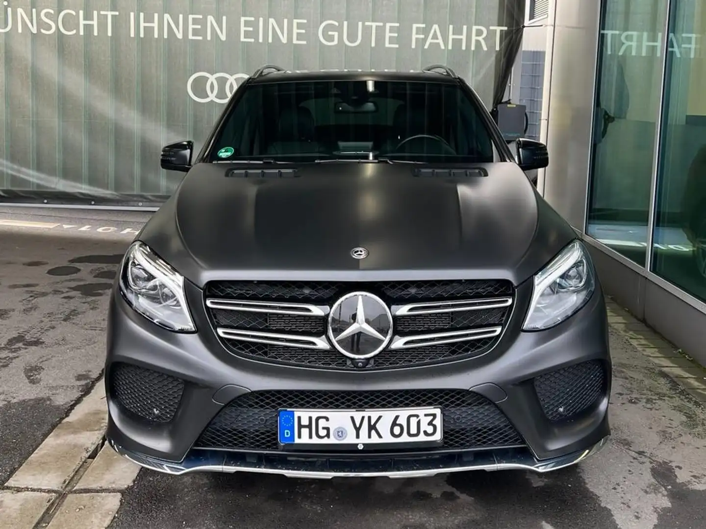 Mercedes-Benz GLE 500 GLE 500 4Matic 9G-TRONIC AMG Line Schwarz - 1