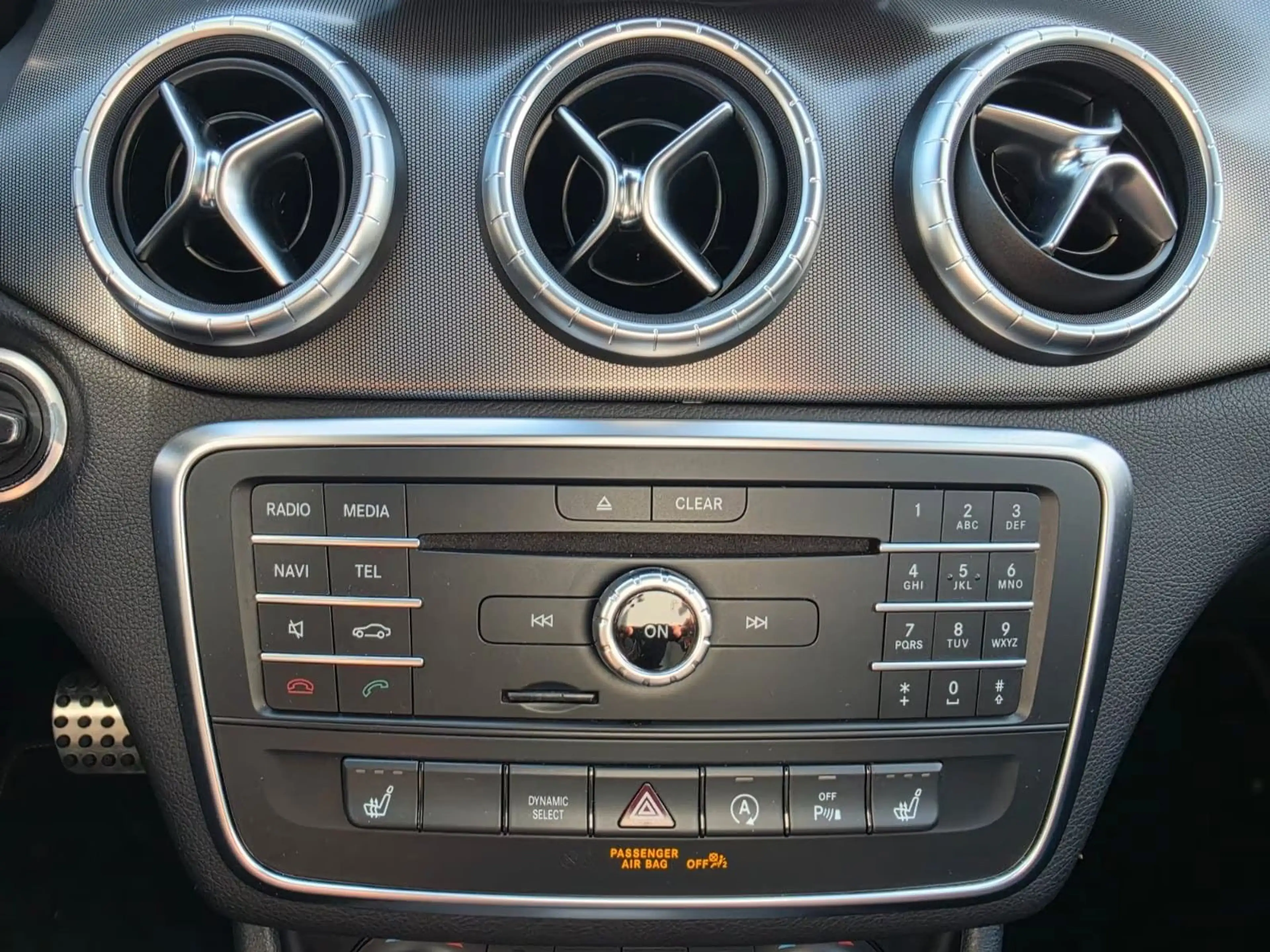Mercedes-Benz CLA 200 Shooting Brake ORANGE ART EDITION/AMG — photo 14