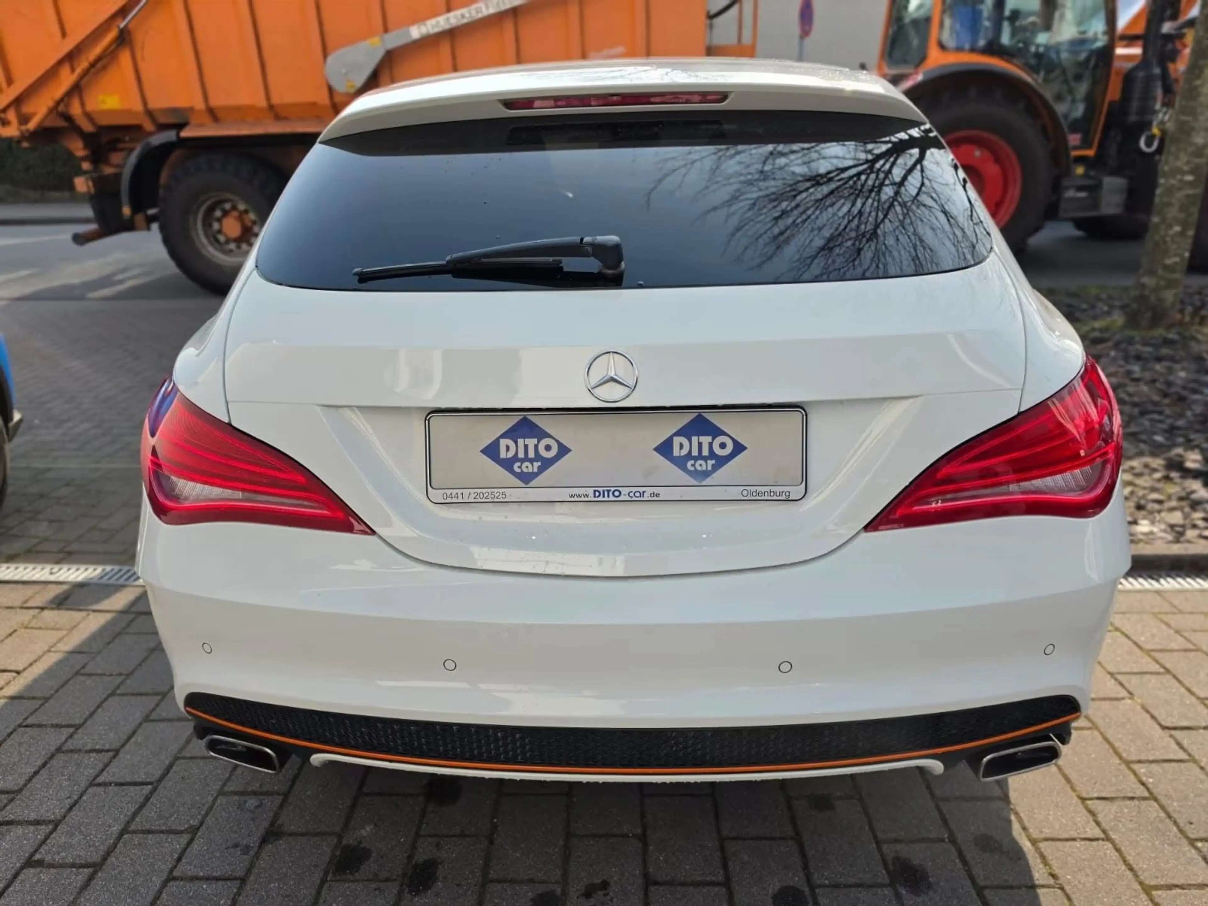 Mercedes-Benz CLA 200 Shooting Brake ORANGE ART EDITION/AMG — photo 4