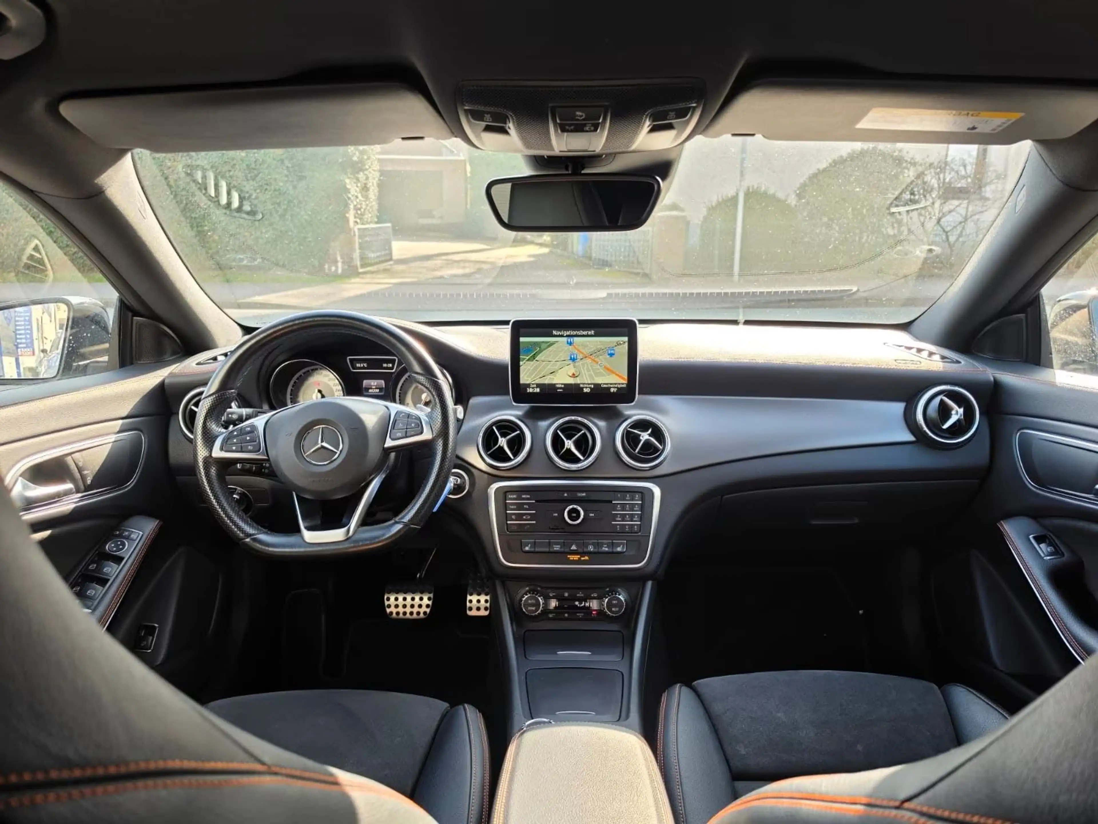 Mercedes-Benz CLA 200 Shooting Brake ORANGE ART EDITION/AMG — photo 6