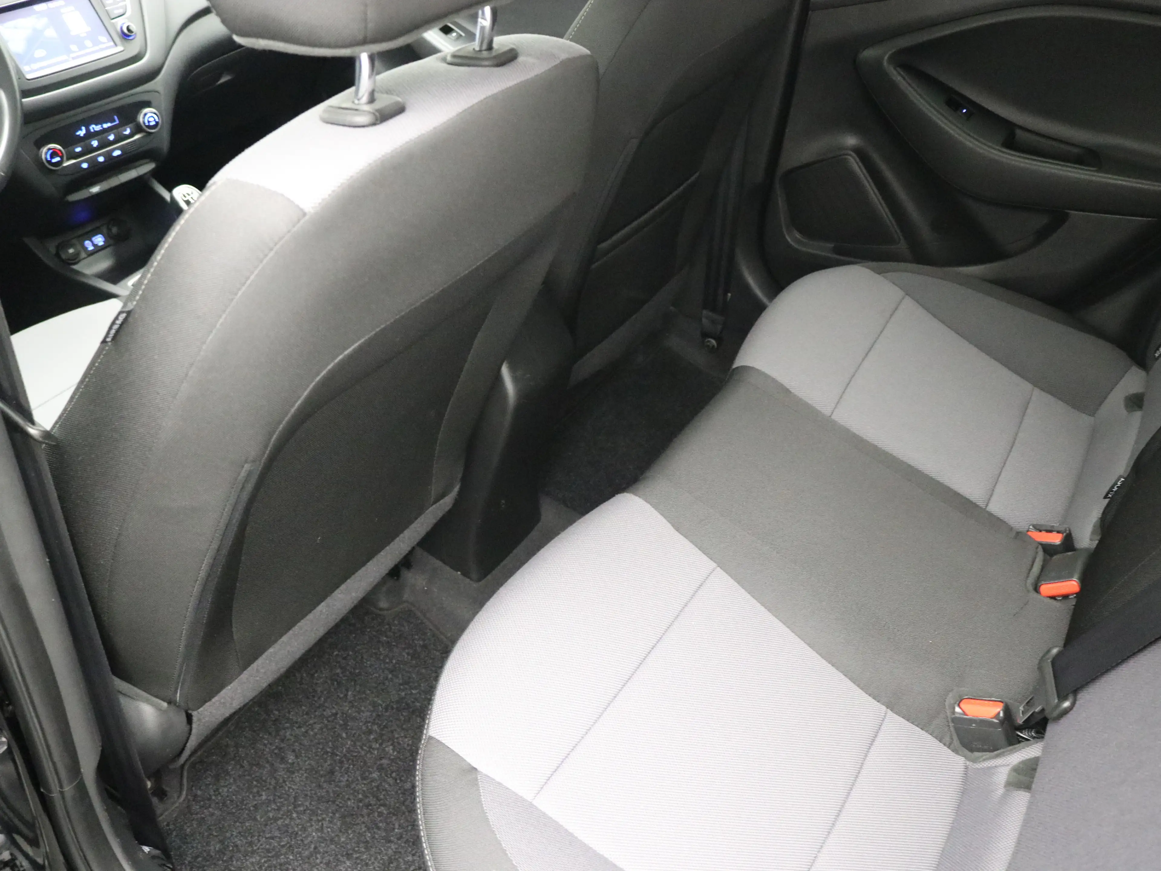 Hyundai i20 1.0 T-GDI Premium | Achterbank in delen neerklapba — photo 17