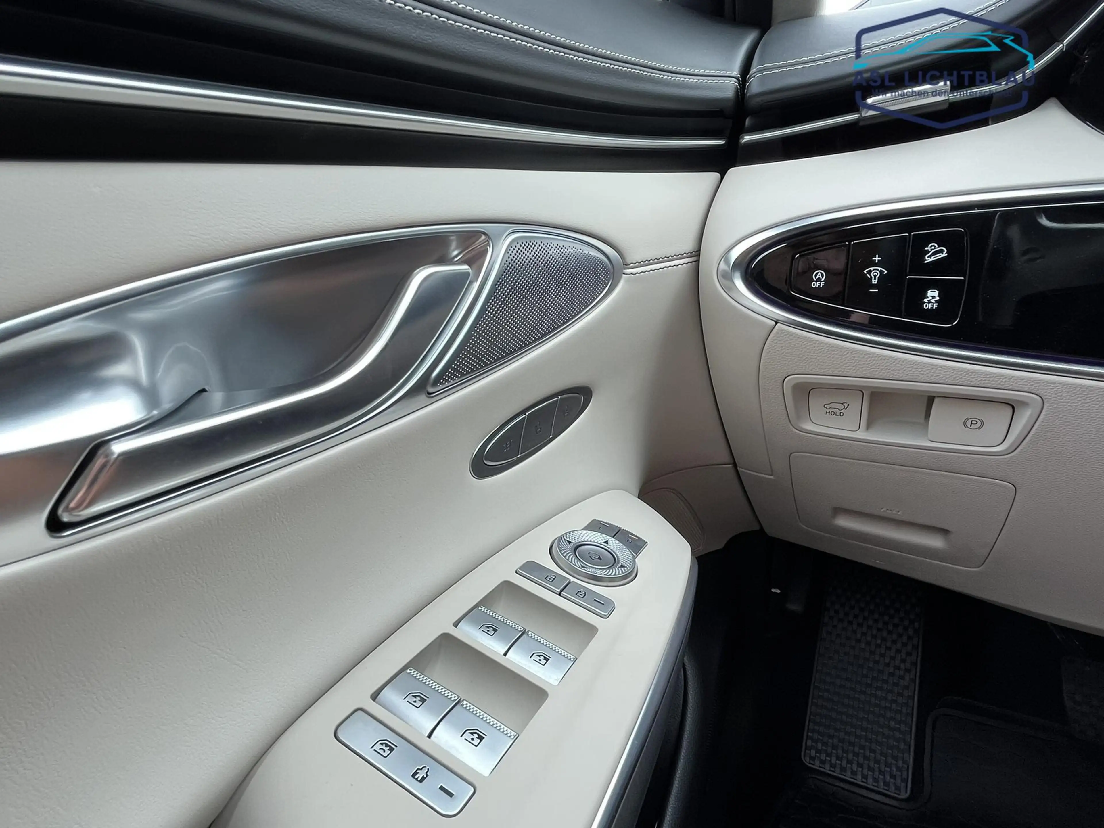 Genesis GV70 2.5 T Luxus AWD Komfort-Paket & Panoramadach 2.5 — photo 13