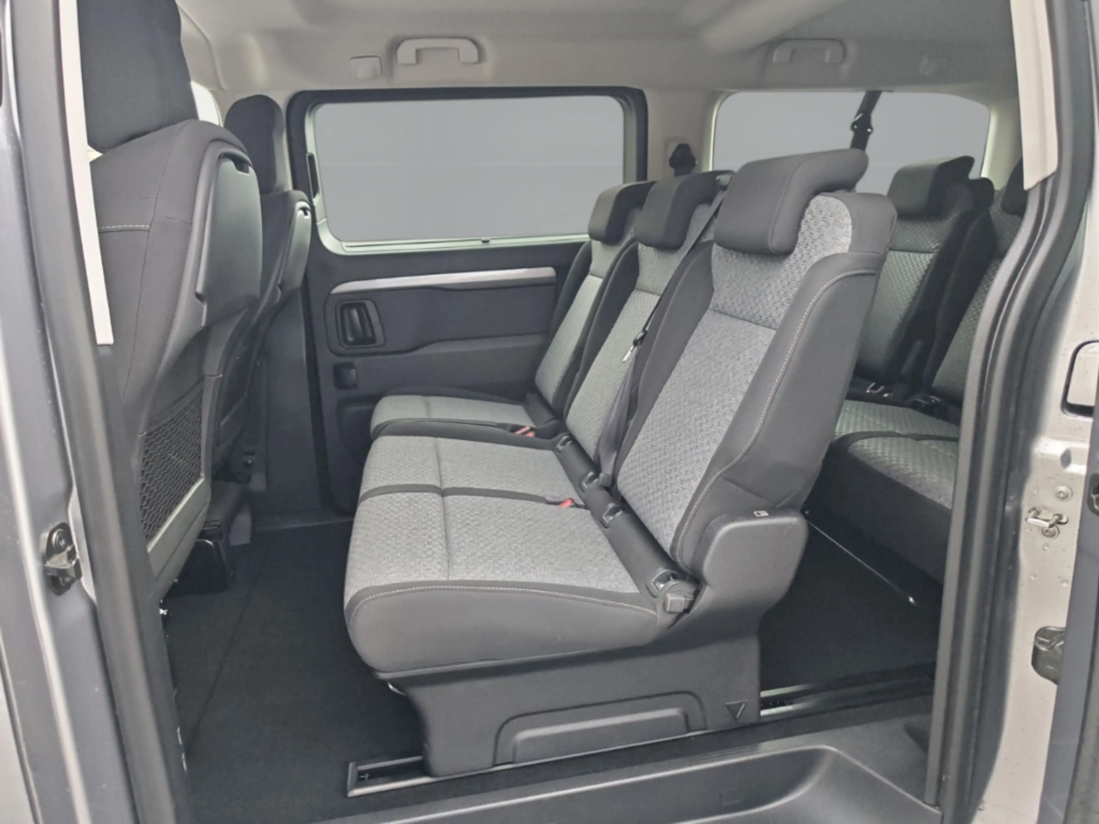 Toyota Proace Verso L2 2.0 D Automatik Team D +Navi +Digitales C — photo 9