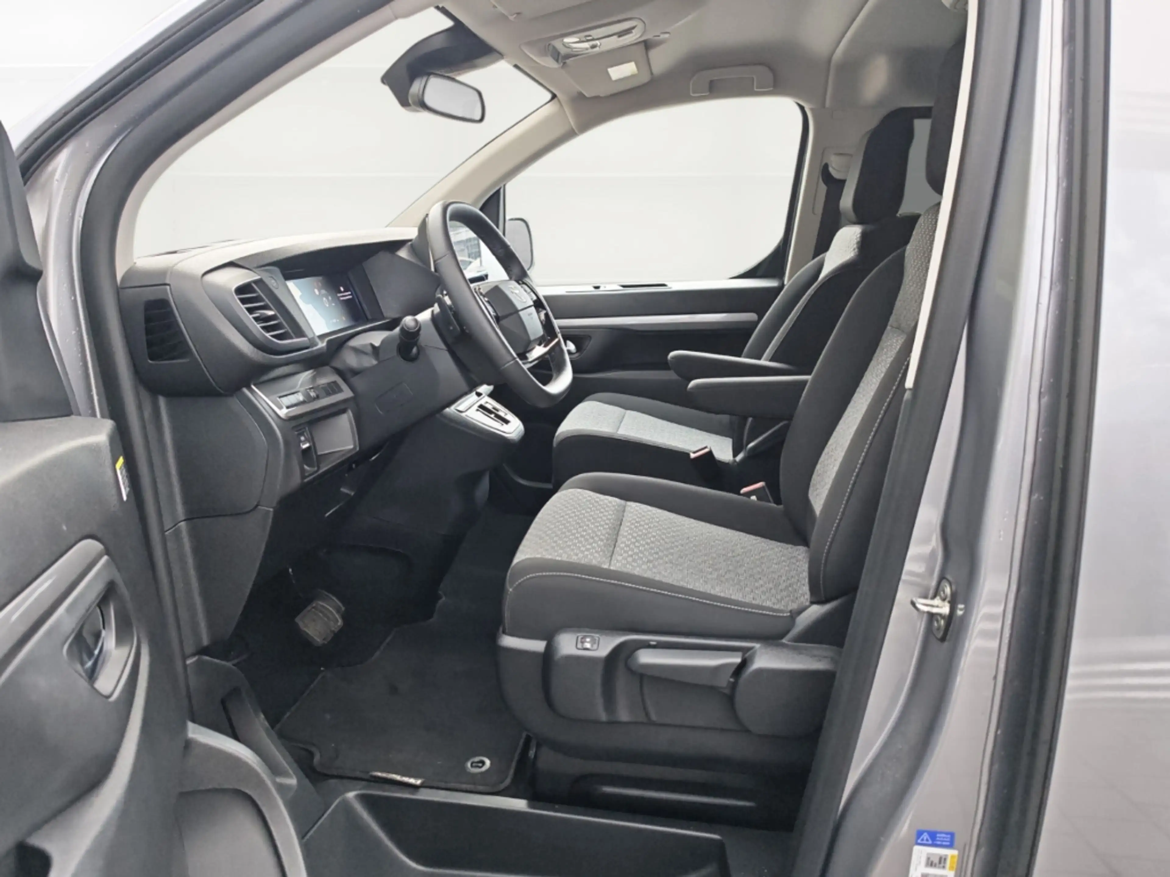 Toyota Proace Verso L2 2.0 D Automatik Team D +Navi +Digitales C — photo 8