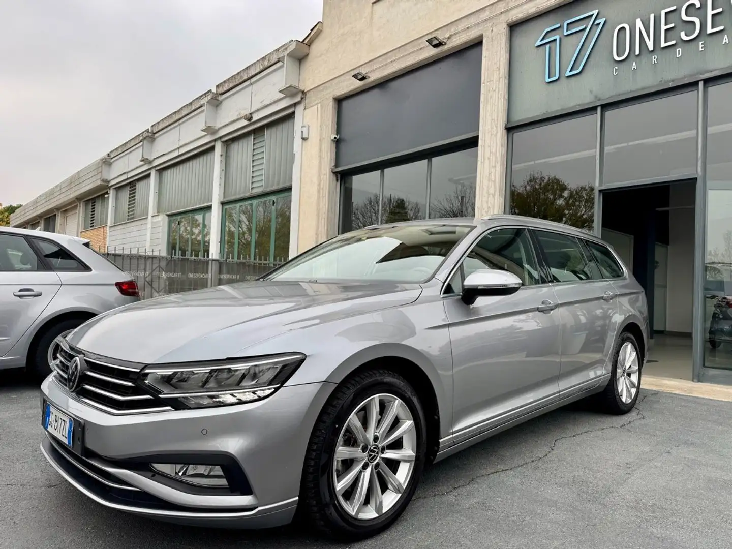 Volkswagen Passat Variant Variant 2.0 tdi Business 150cv dsg Argento - 1