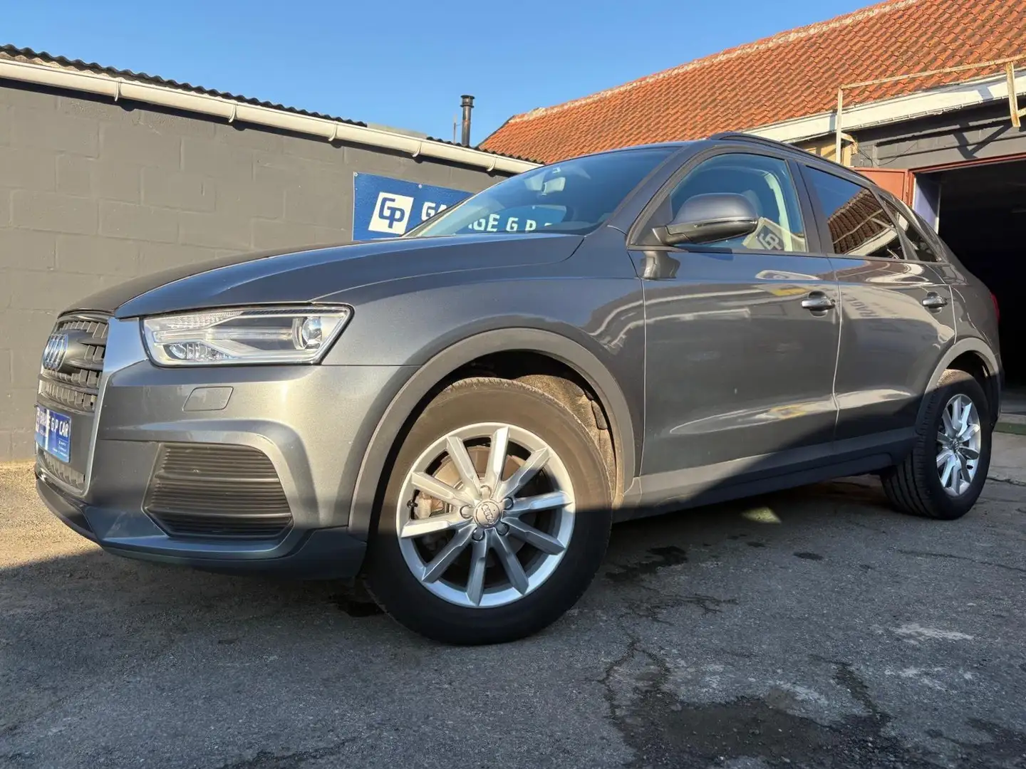Audi Q3 2.0 TDi Design Grijs - 1