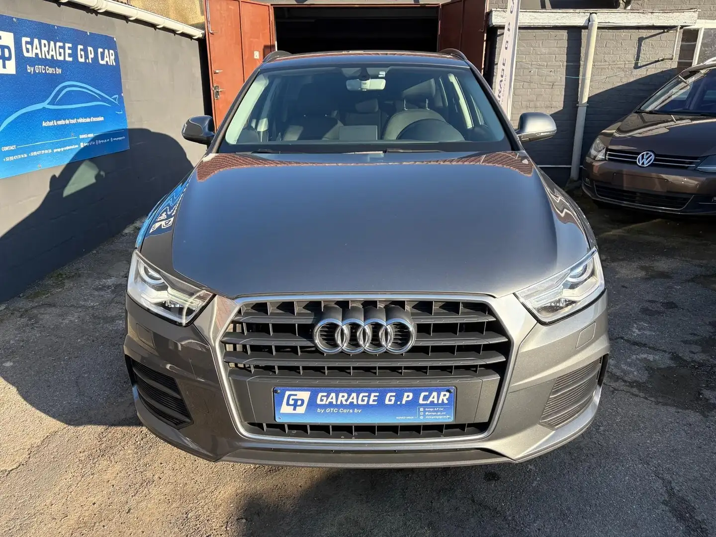 Audi Q3 2.0 TDi Design Grijs - 2