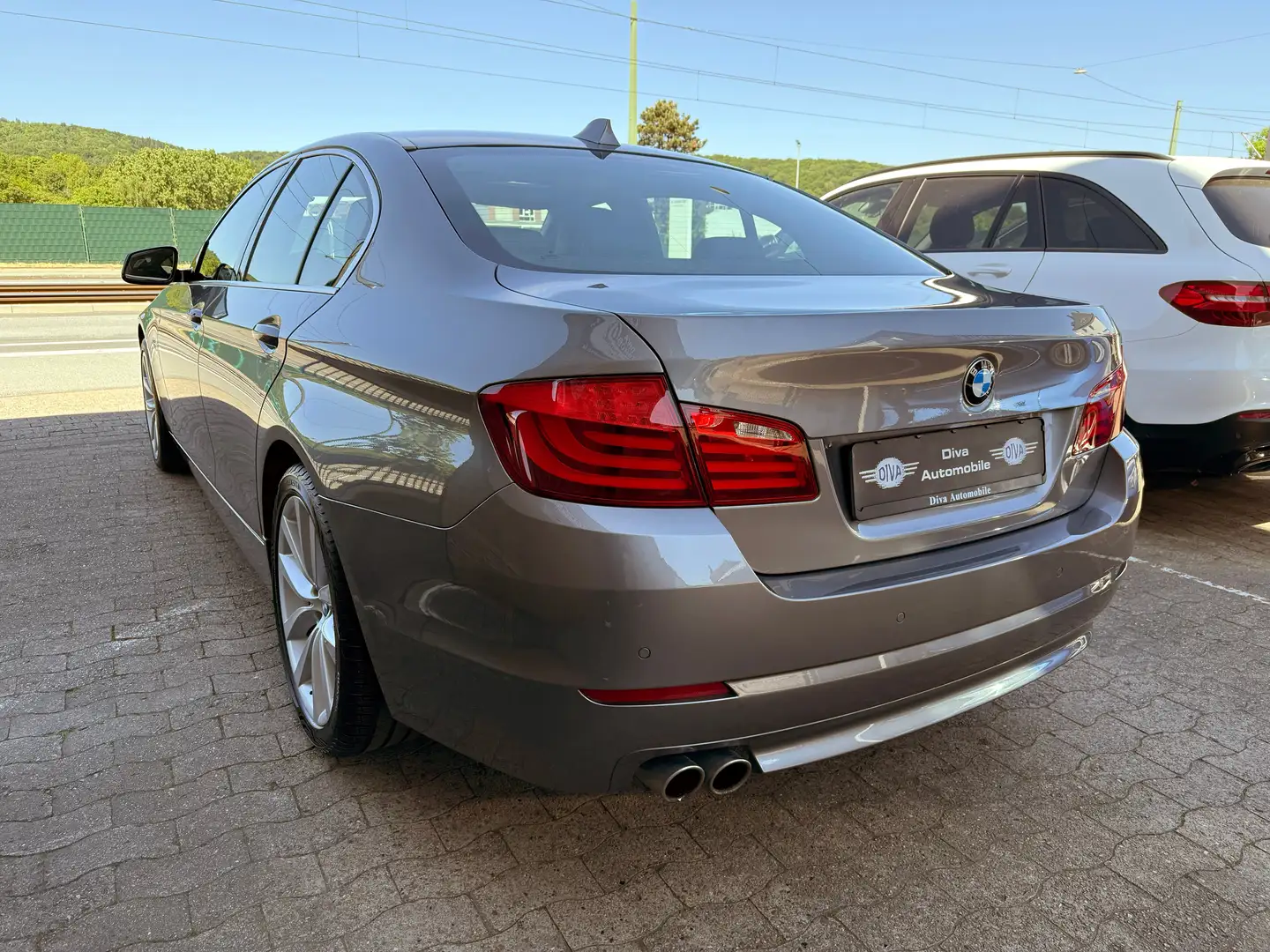 BMW 525 525 d Limousine Automatik, erst 64Tkm Grijs - 2