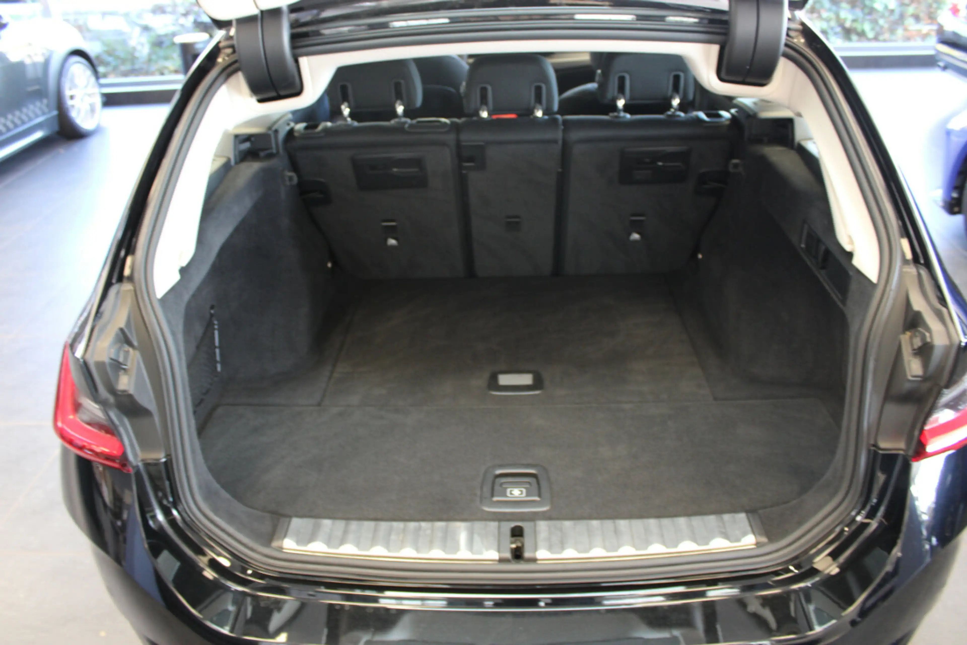 BMW 318 318i Touring Aut. — photo 7