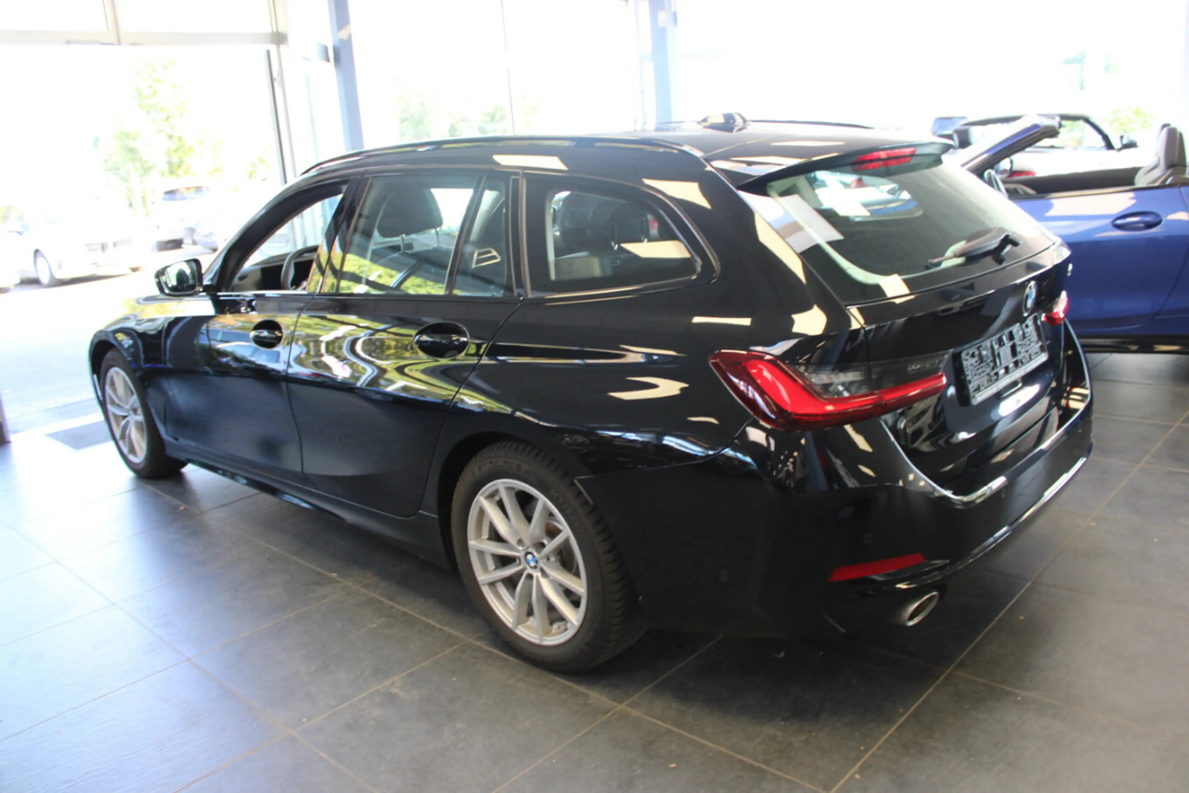 BMW 318 318i Touring Aut. — photo 5
