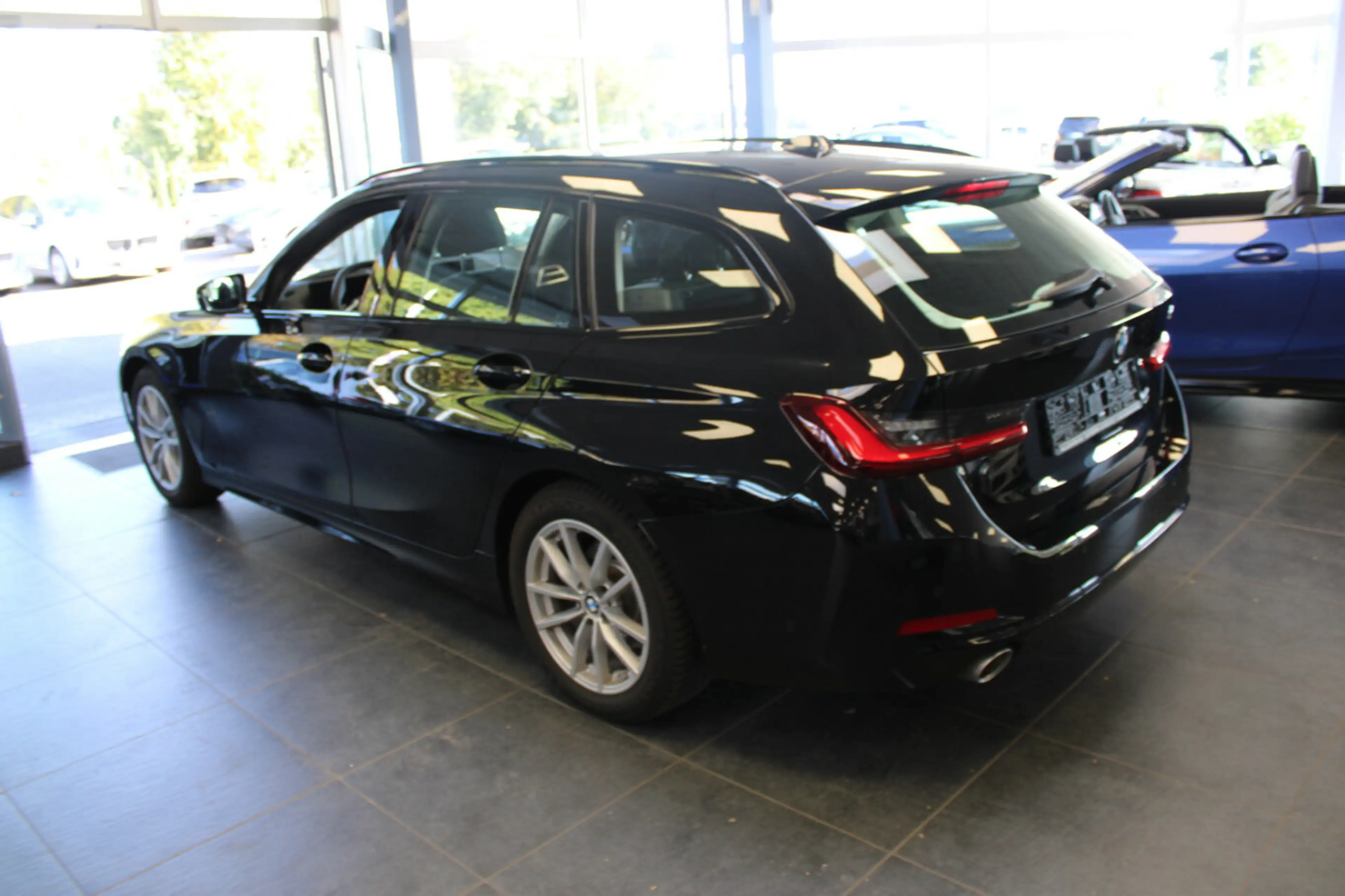 BMW 318 318i Touring Aut. — photo 4