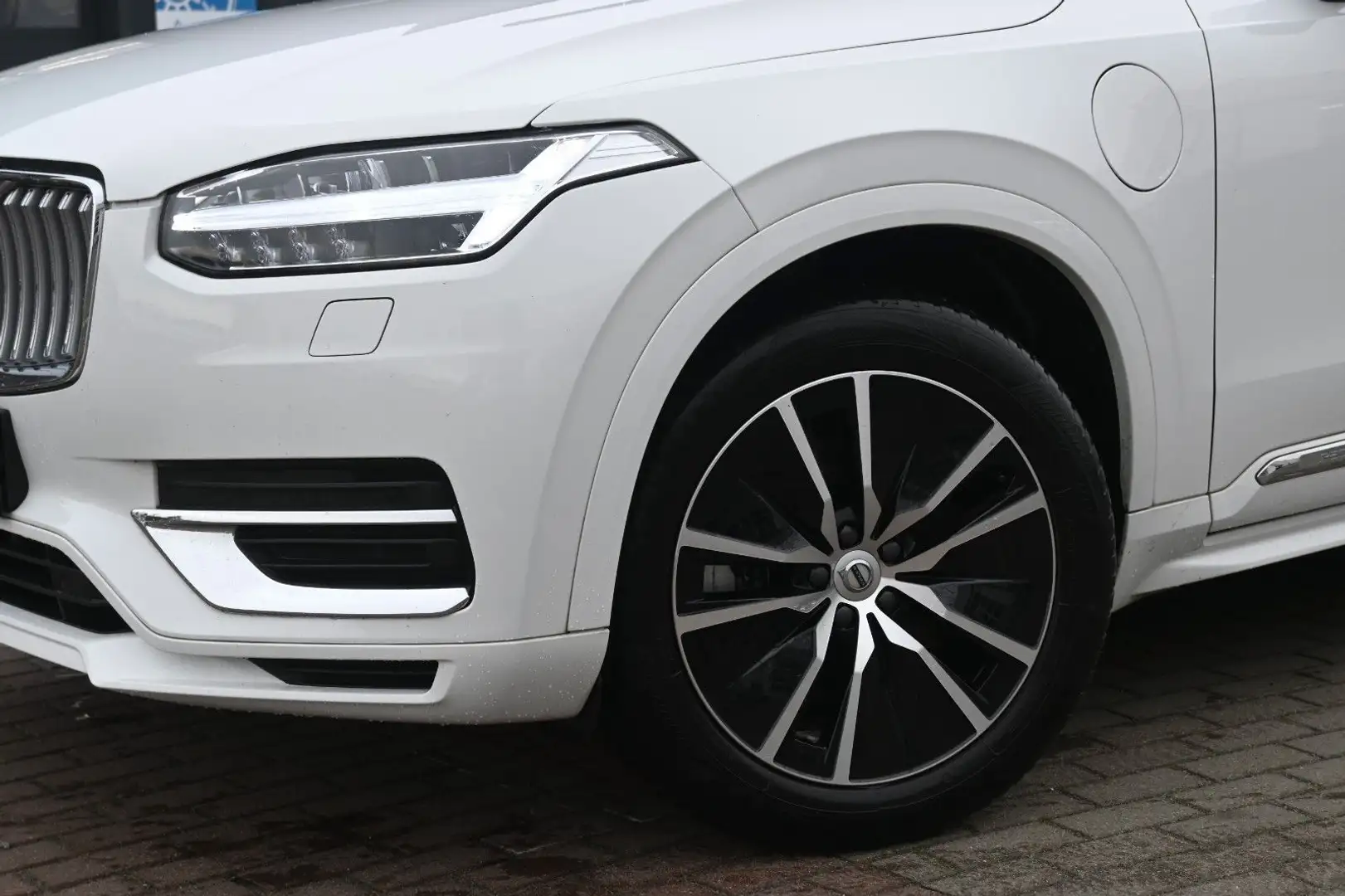 Volvo XC90 T8 AWD Inscrip. Expres. PHEV*AHK*PANO*LUFT* Weiß - 2