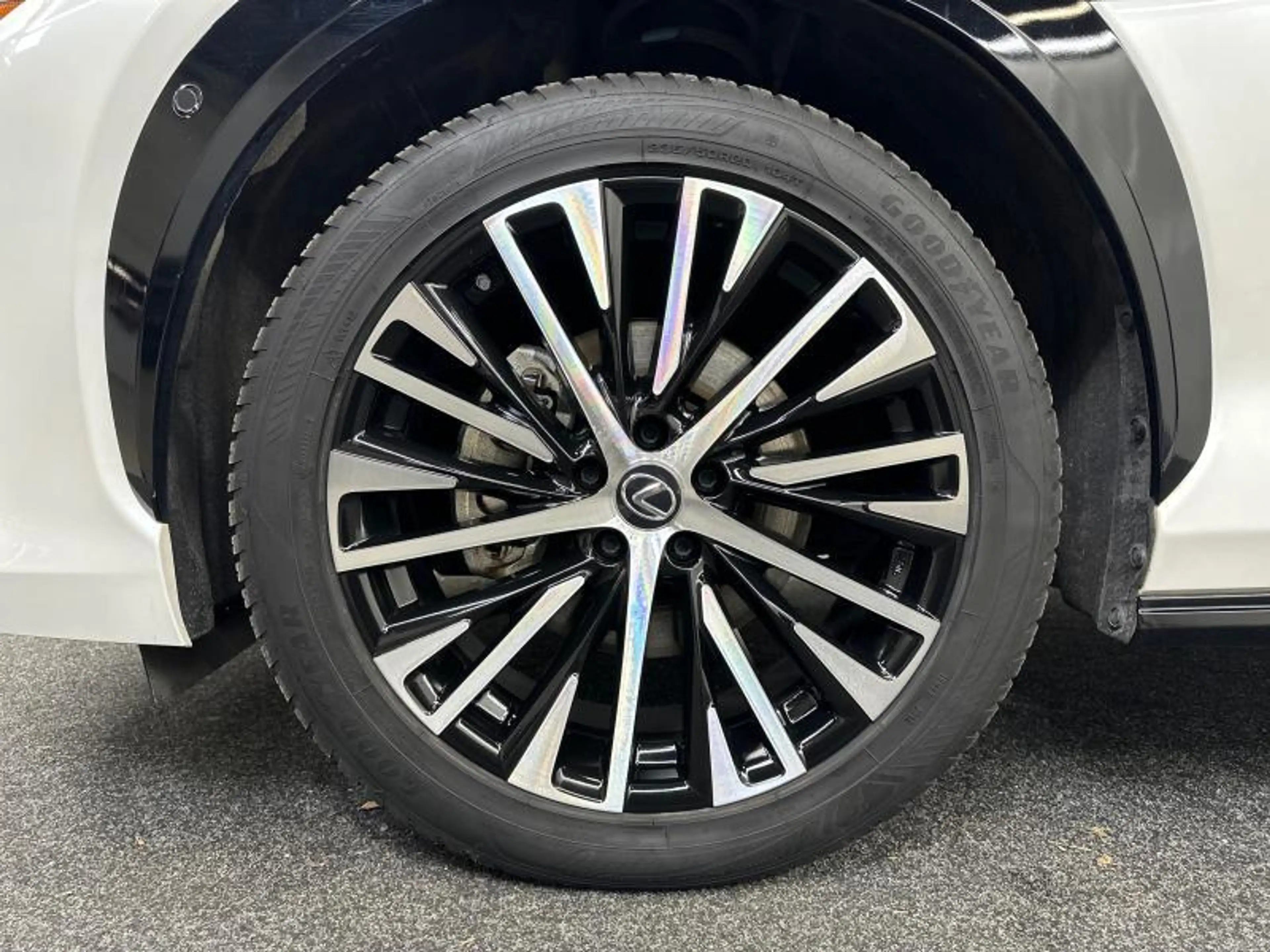 Lexus RZ Privilege Line AWD — photo 15