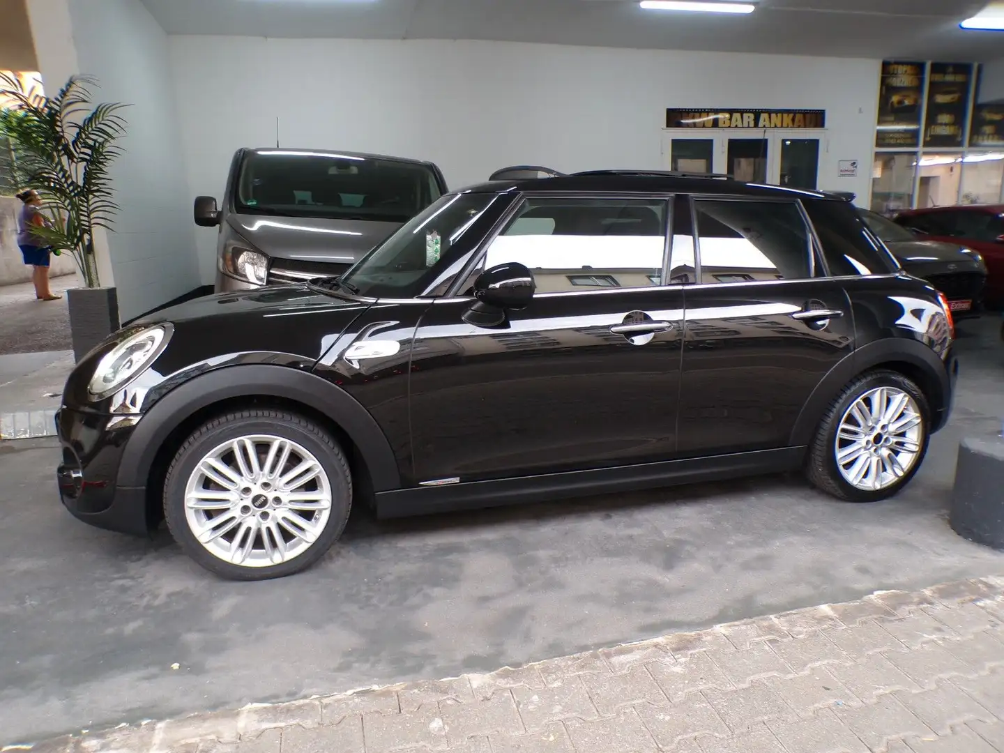 MINI Cooper SD Mini/Automatik/Pano.elektr/Leder/Navi/ Schwarz - 2