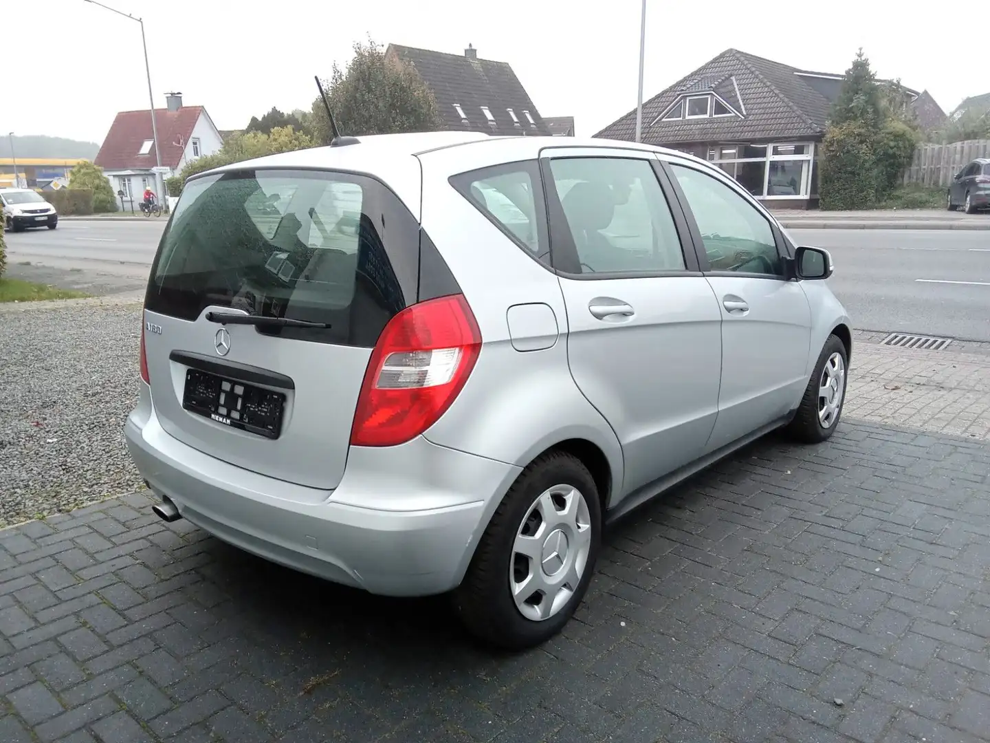 Mercedes-Benz A 180 TÜV NEU, 1 JAHR GEWÄHRLEISTUNG Silber - 2