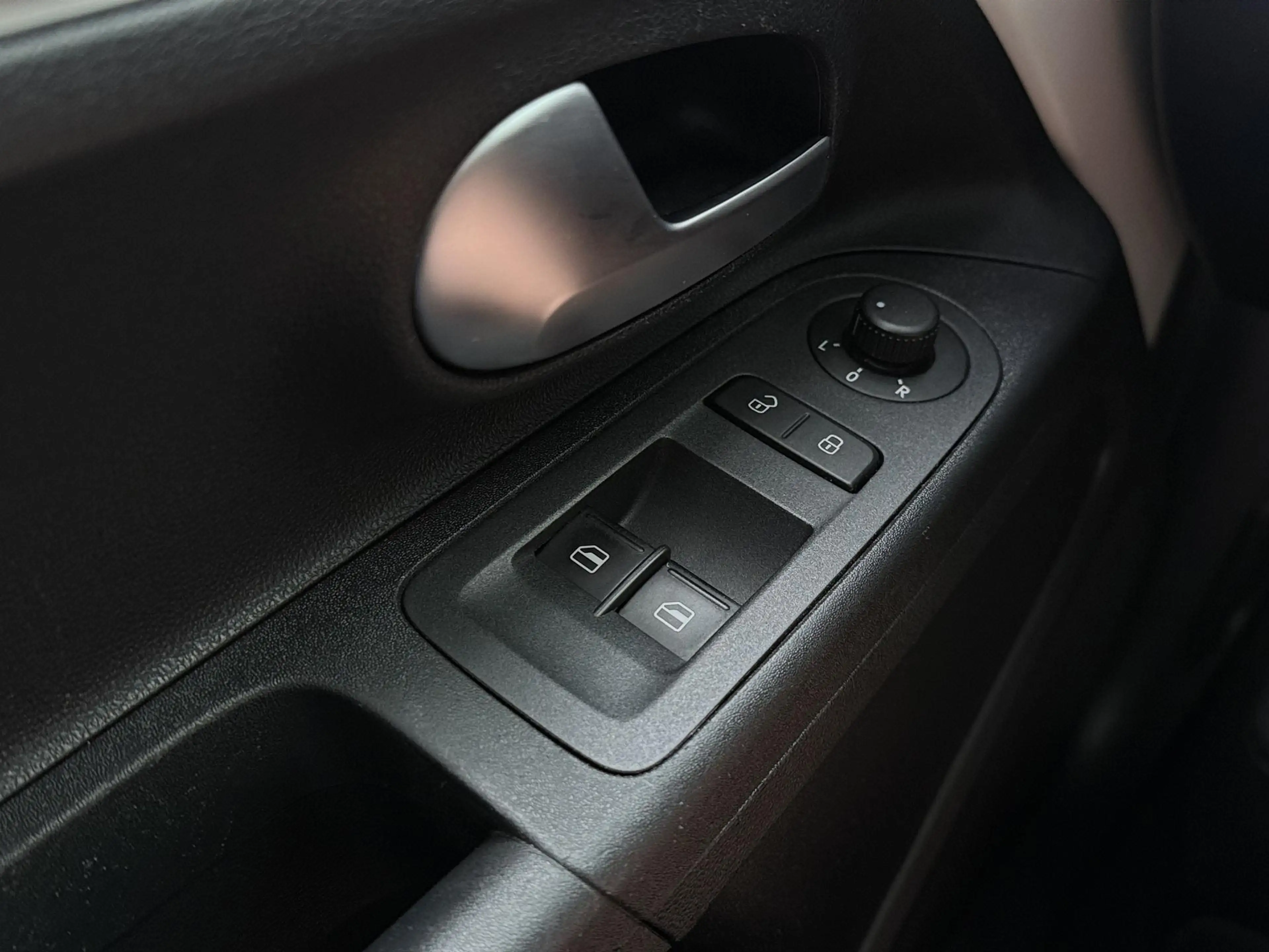 Volkswagen up! 1.0 BMT high up! | 75 PK | Cruise control | Climat — photo 9