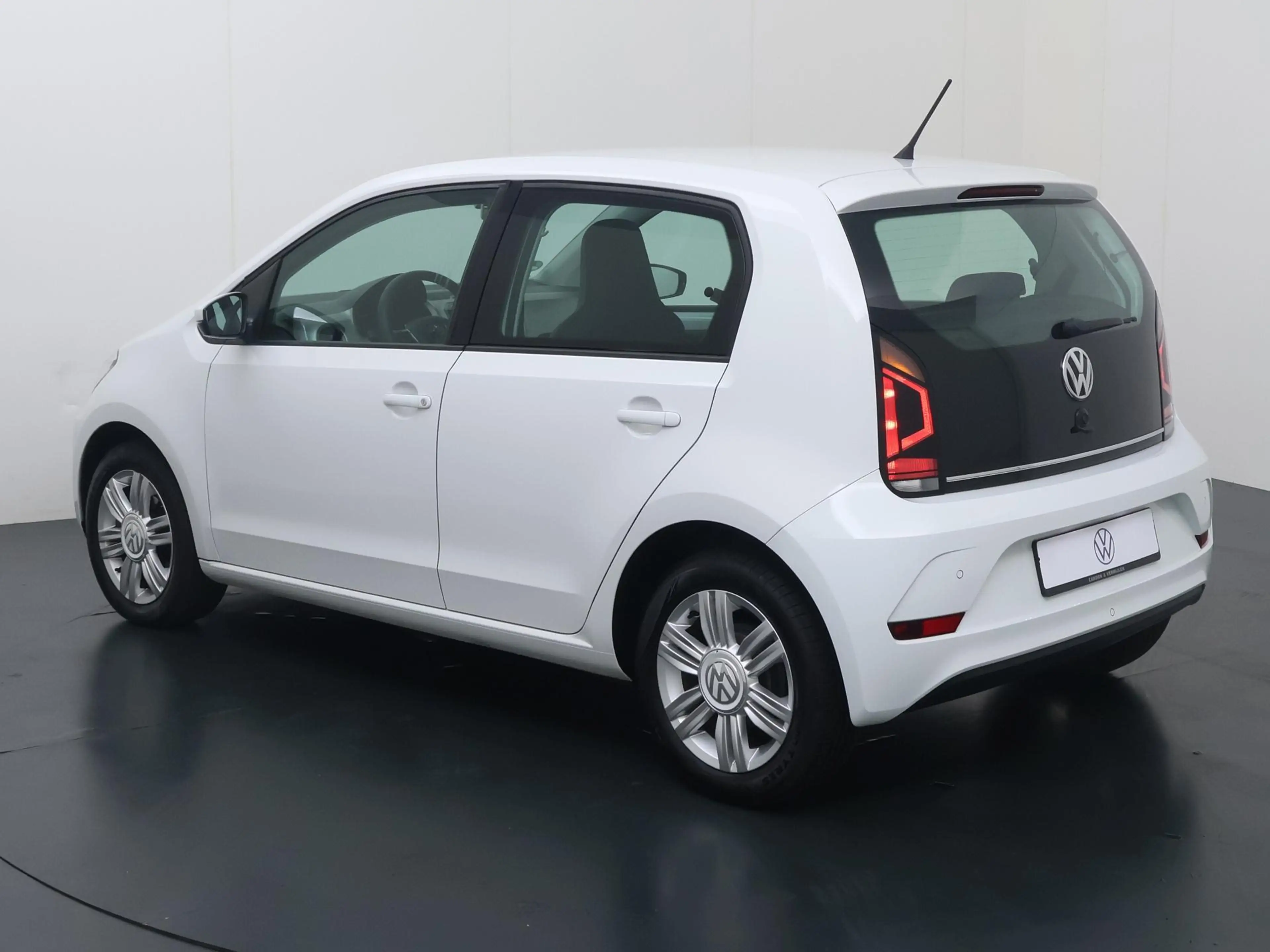 Volkswagen up! 1.0 BMT high up! | 75 PK | Cruise control | Climat — photo 4