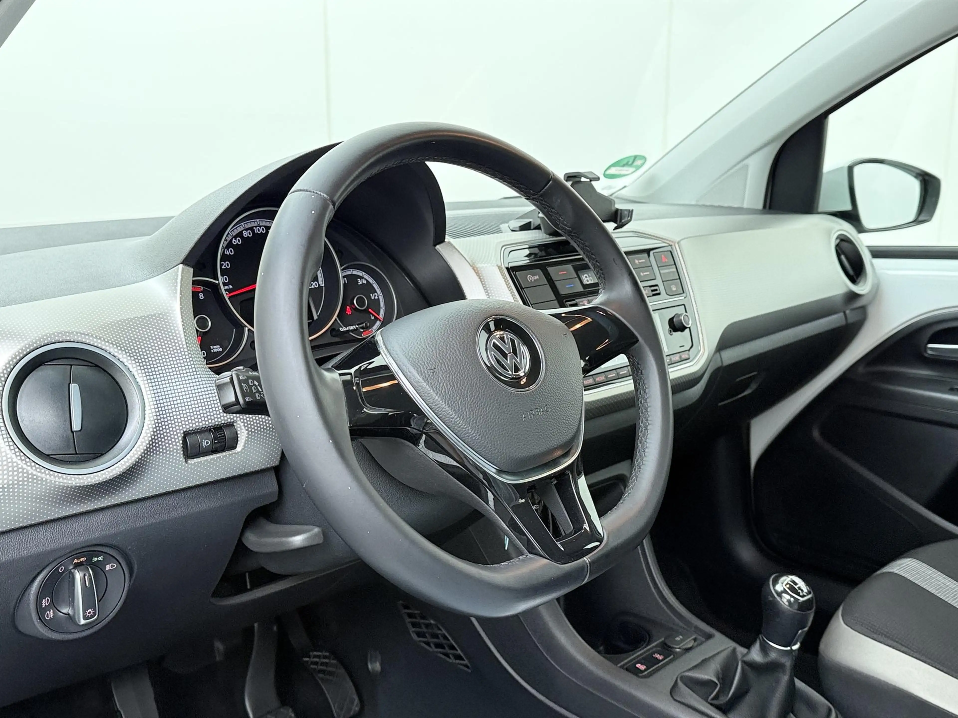 Volkswagen up! 1.0 BMT high up! | 75 PK | Cruise control | Climat — photo 6