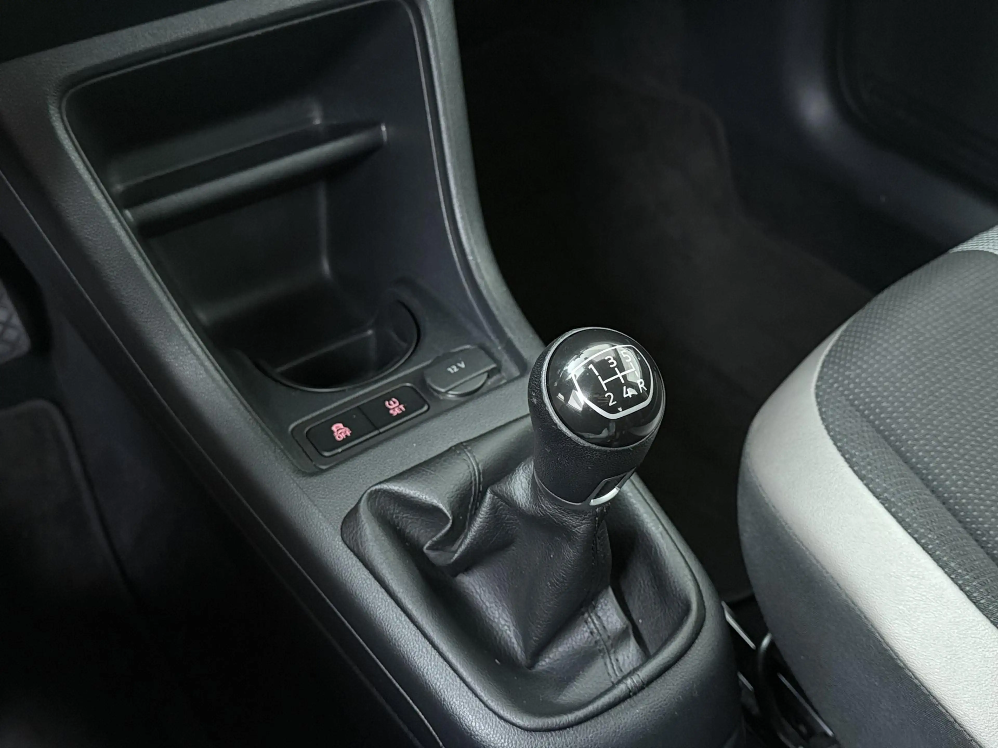 Volkswagen up! 1.0 BMT high up! | 75 PK | Cruise control | Climat — photo 14