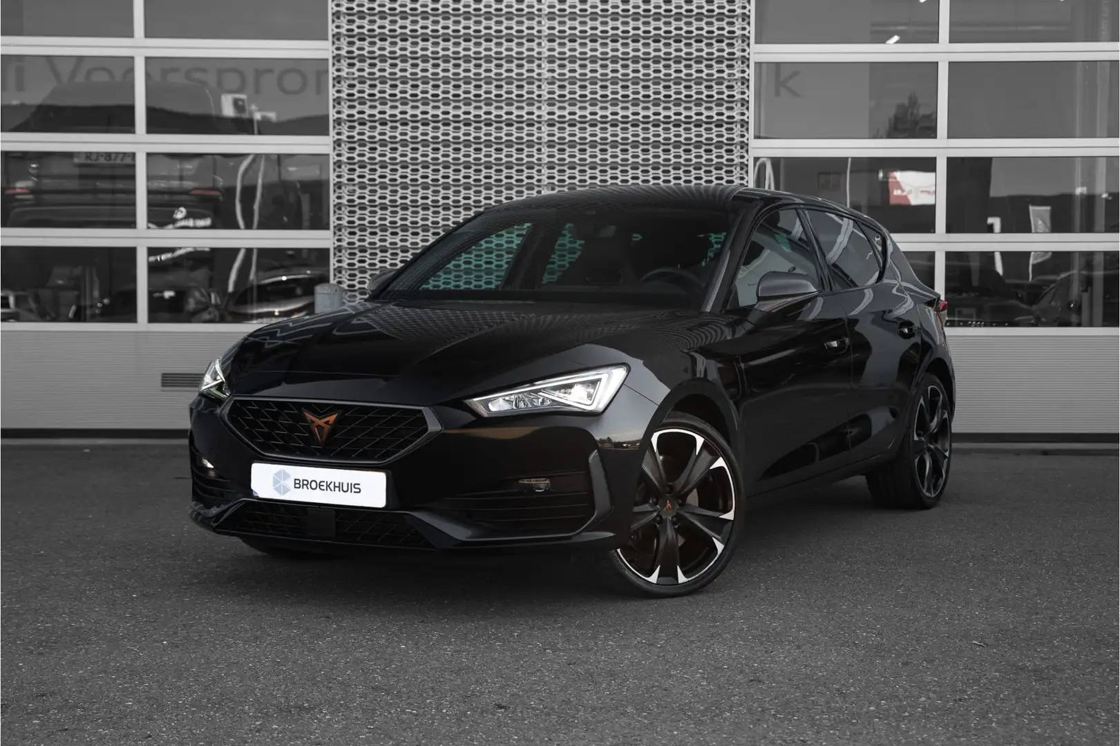 CUPRA Leon 1.4 e-Hybrid VZ Business Чёрный - 1