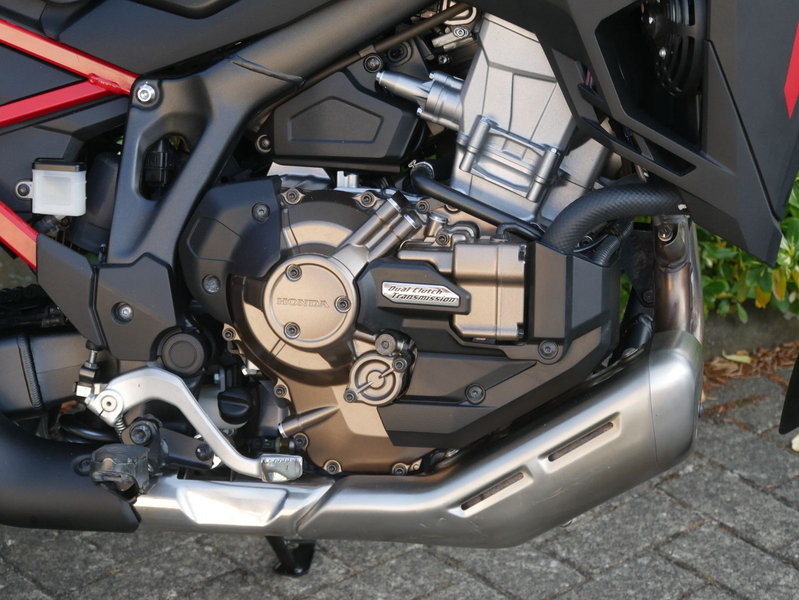 Honda Africa Twin CRF 1100 DCT aus 1. Hd. — photo 4