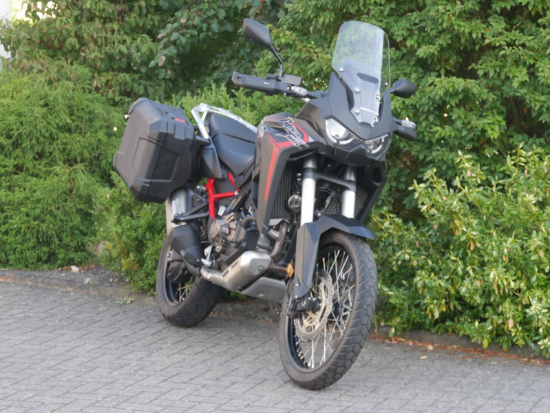 Honda Africa Twin CRF 1100 DCT aus 1. Hd.