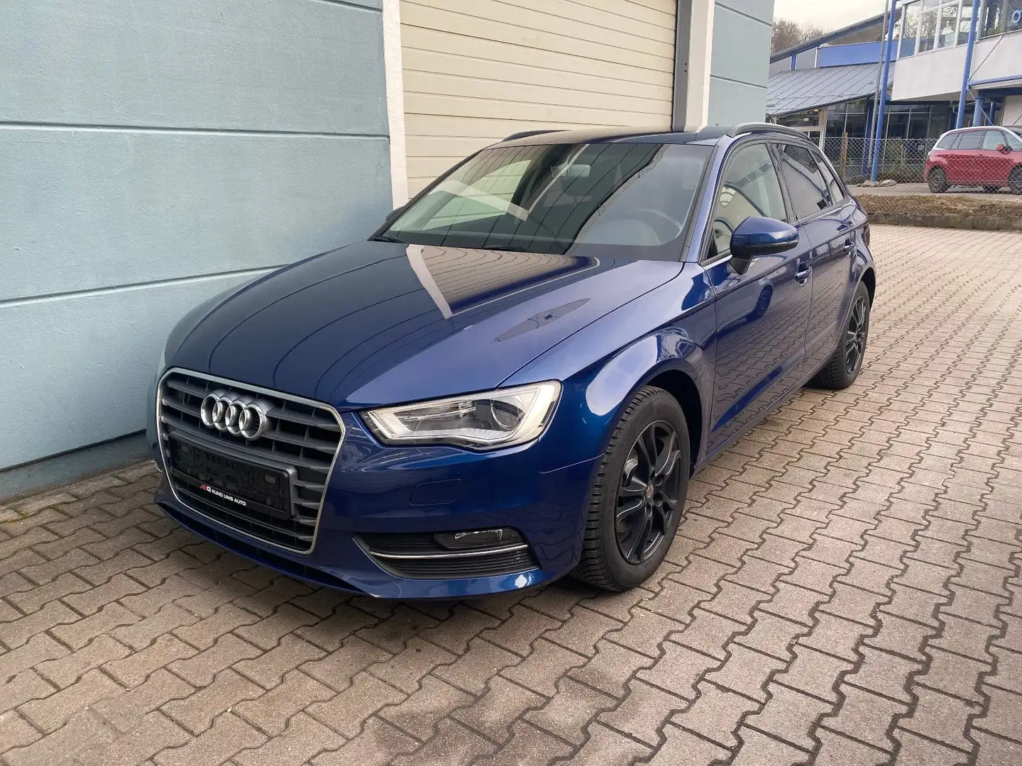 Audi A3 Sportback attraction Bleu - 1
