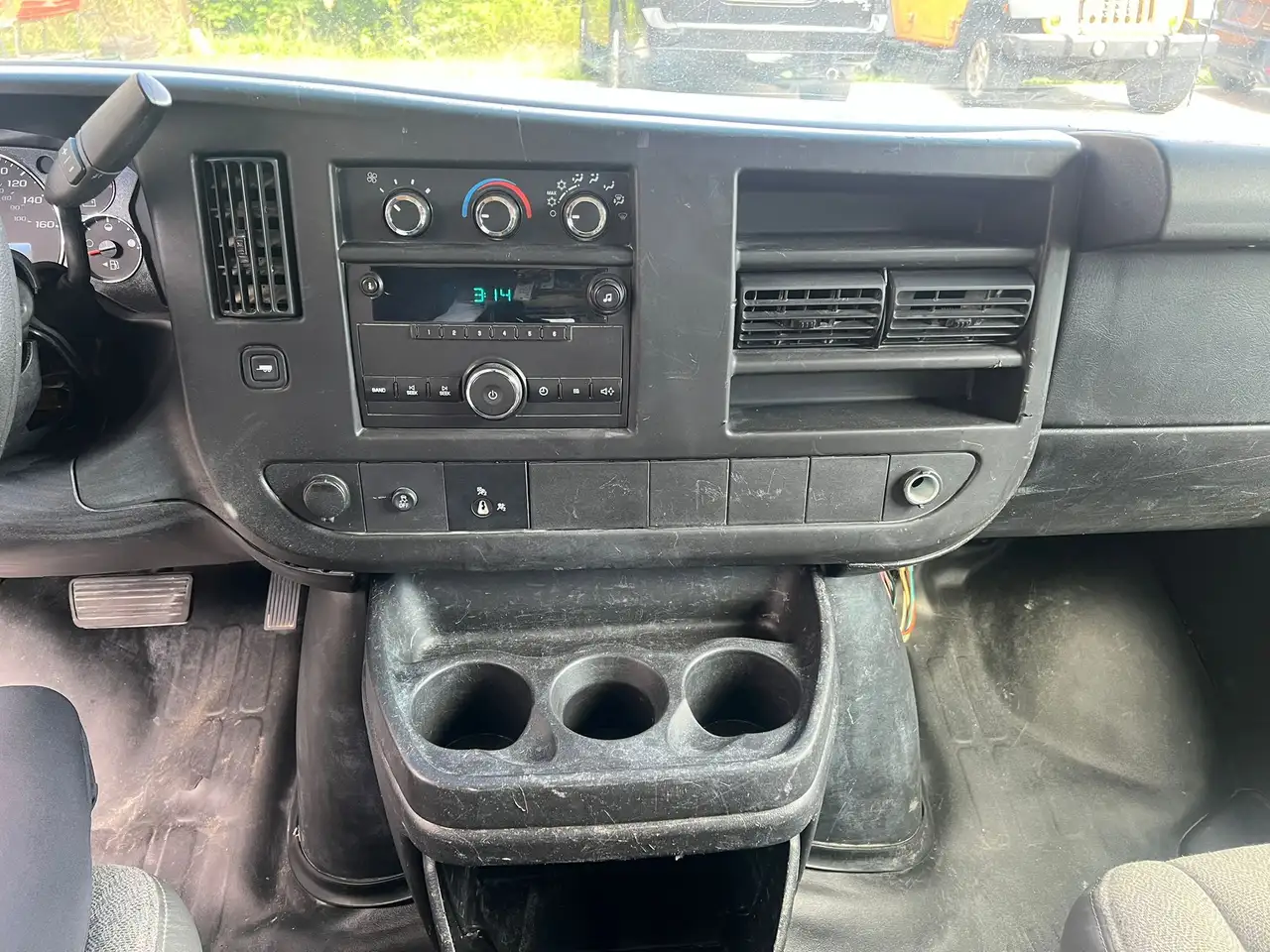 GMC Savana снимка GMC Savana