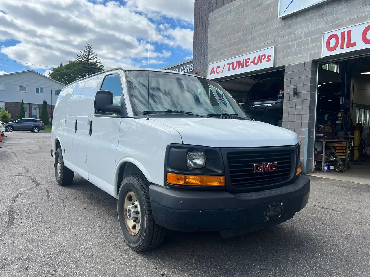 GMC Savana снимка GMC Savana