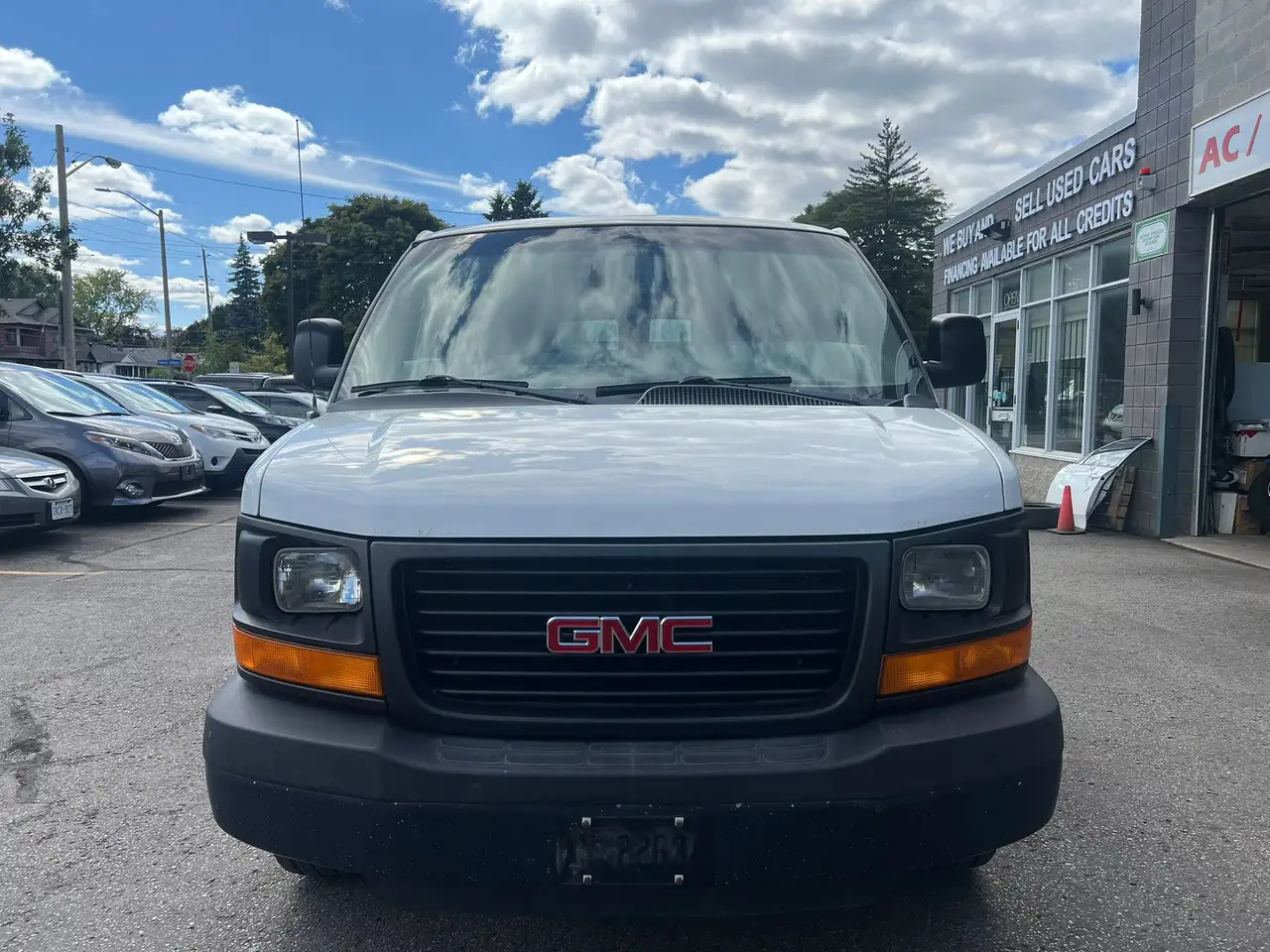 GMC Savana снимка GMC Savana