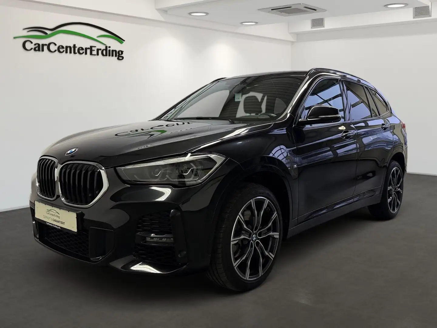 BMW X1 xDrive20i*M Sport*LED*Navi*AHK*Kamera*ParkA* Noir - 1