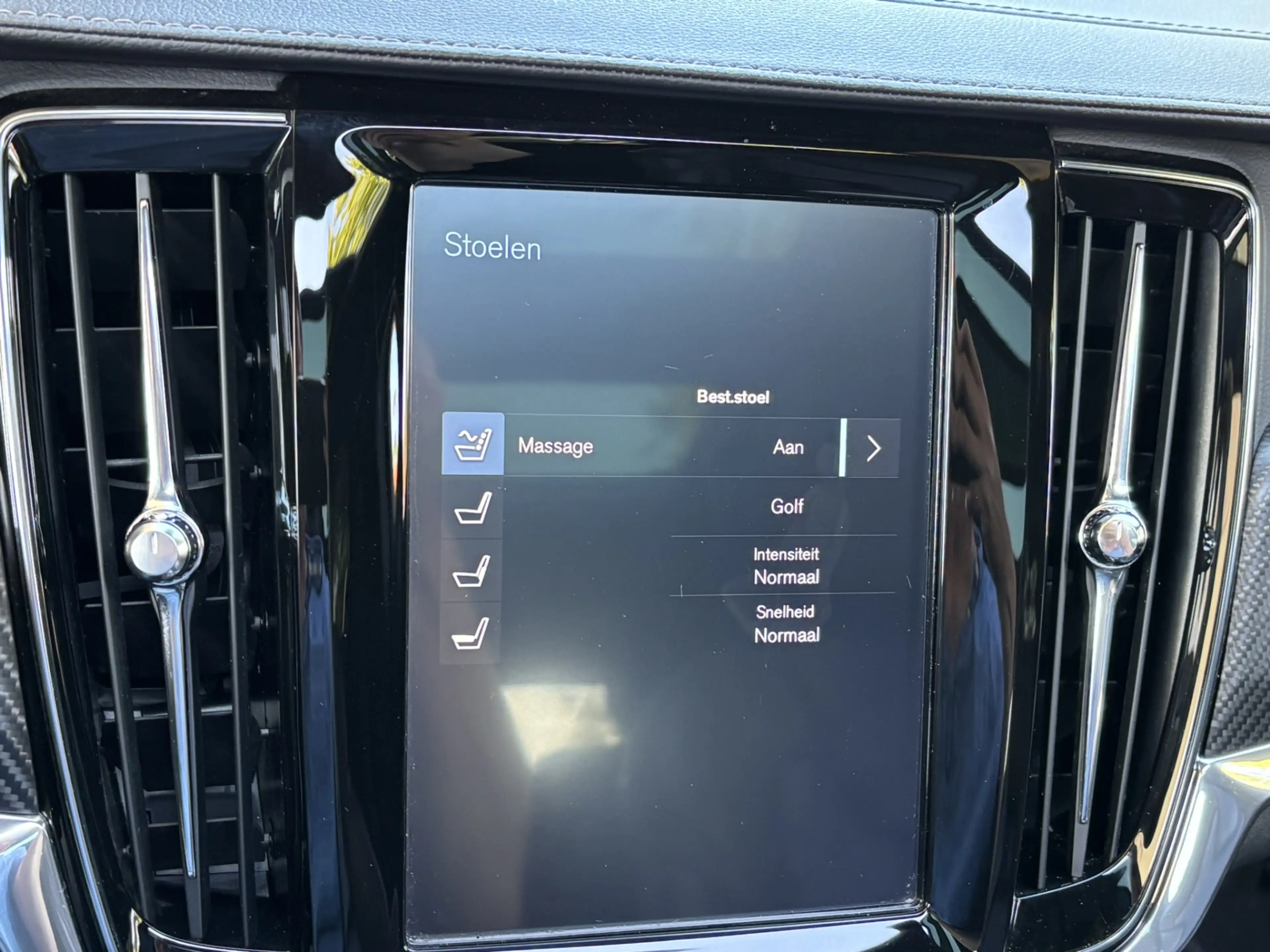 Volvo V90 T8 AWD R-Design HeadUp MASSAGE Luchtvering 360 DAB — photo 11