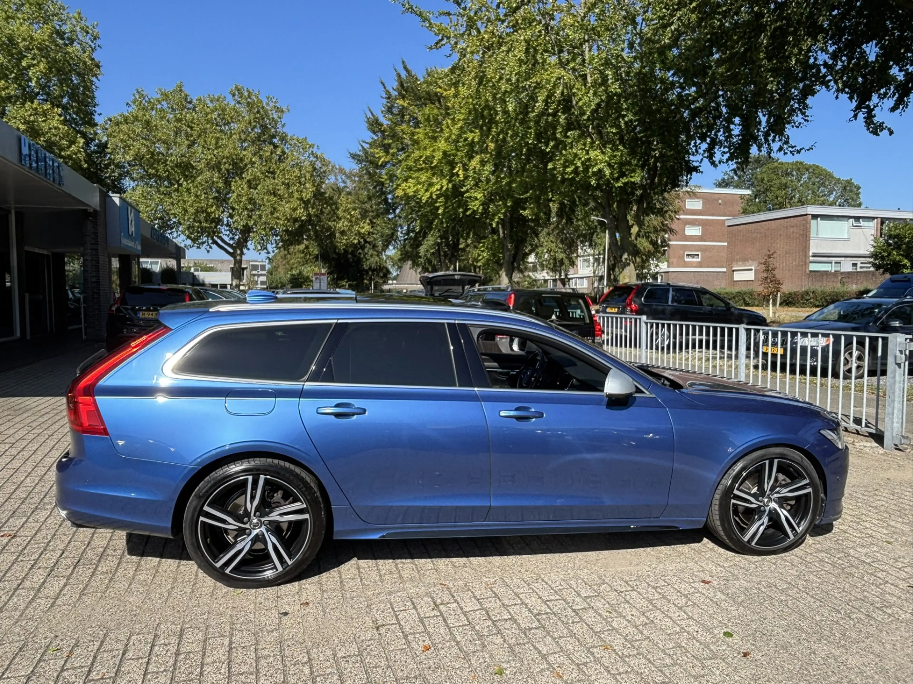Volvo V90 T8 AWD R-Design HeadUp MASSAGE Luchtvering 360 DAB — photo 3