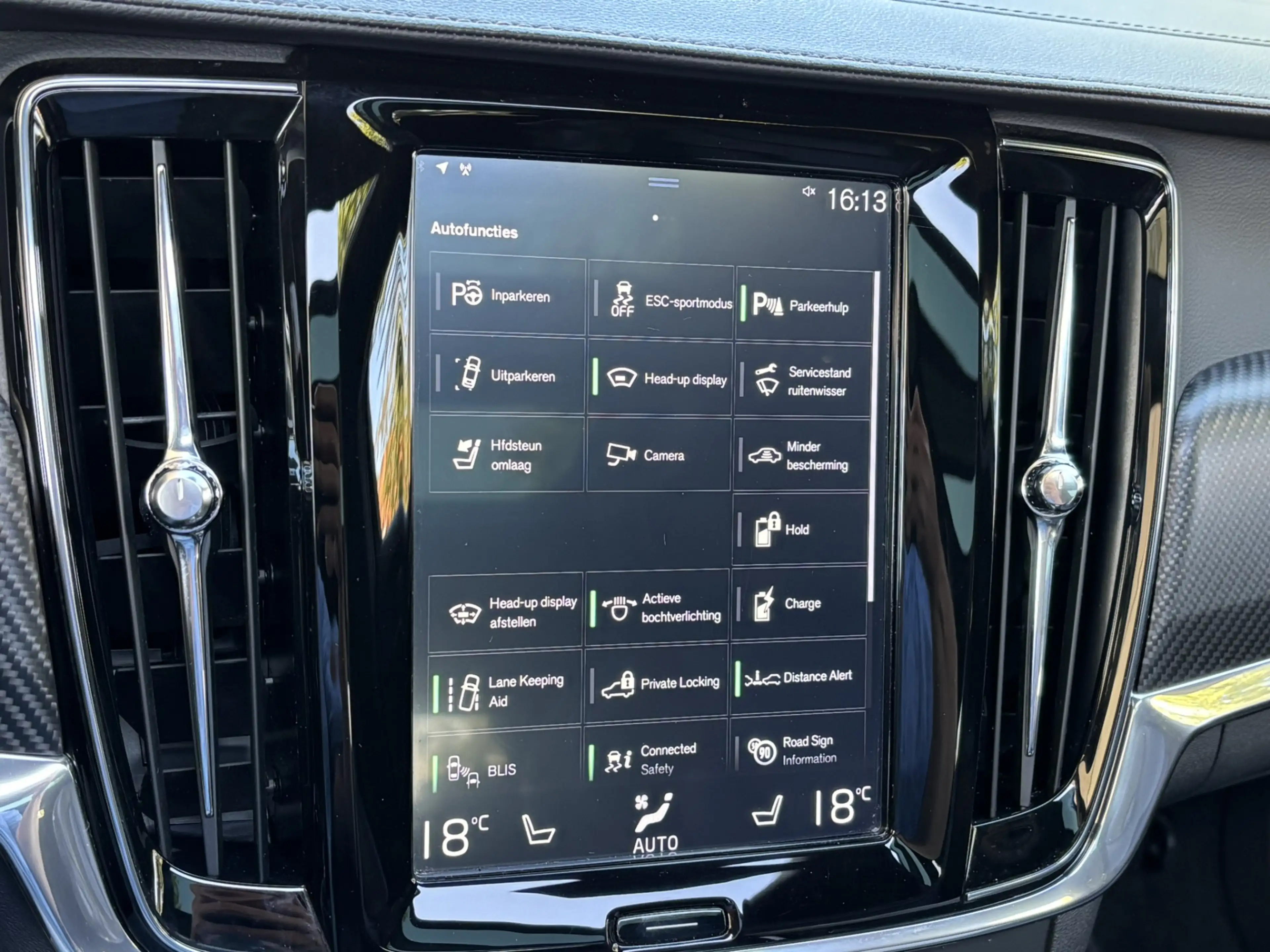 Volvo V90 T8 AWD R-Design HeadUp MASSAGE Luchtvering 360 DAB — photo 37