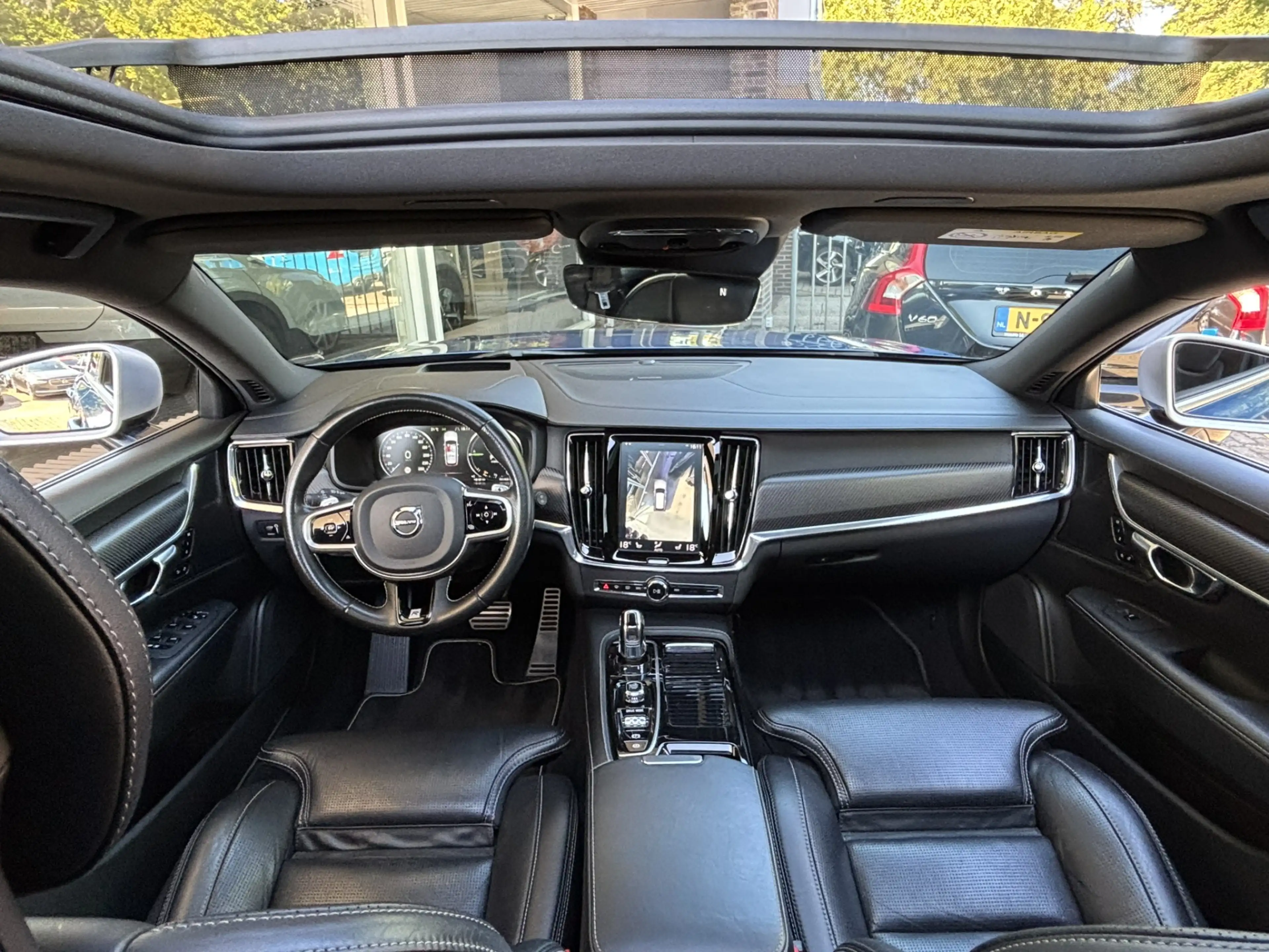 Volvo V90 T8 AWD R-Design HeadUp MASSAGE Luchtvering 360 DAB — photo 2