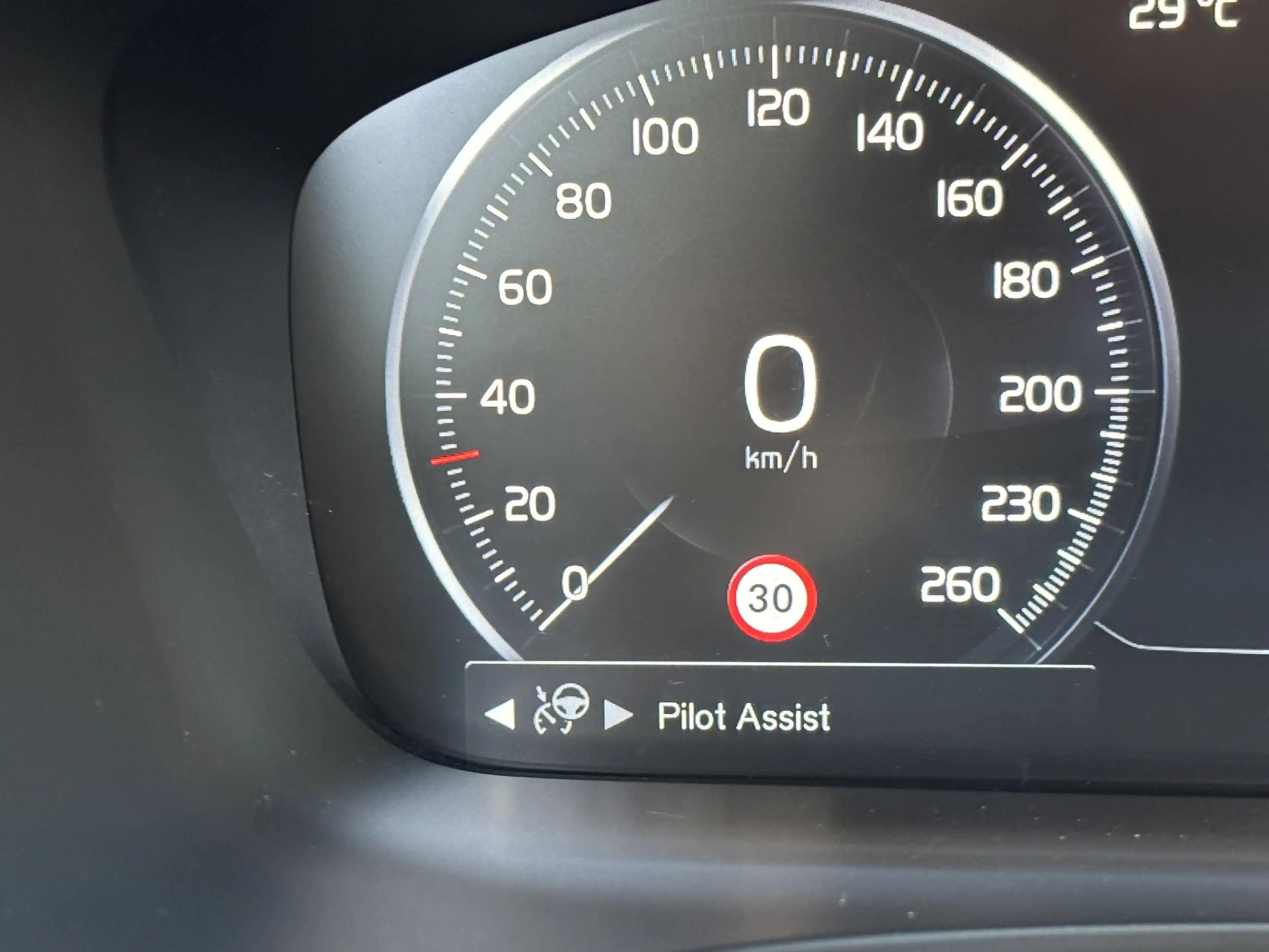 Volvo V90 T8 AWD R-Design HeadUp MASSAGE Luchtvering 360 DAB — photo 35