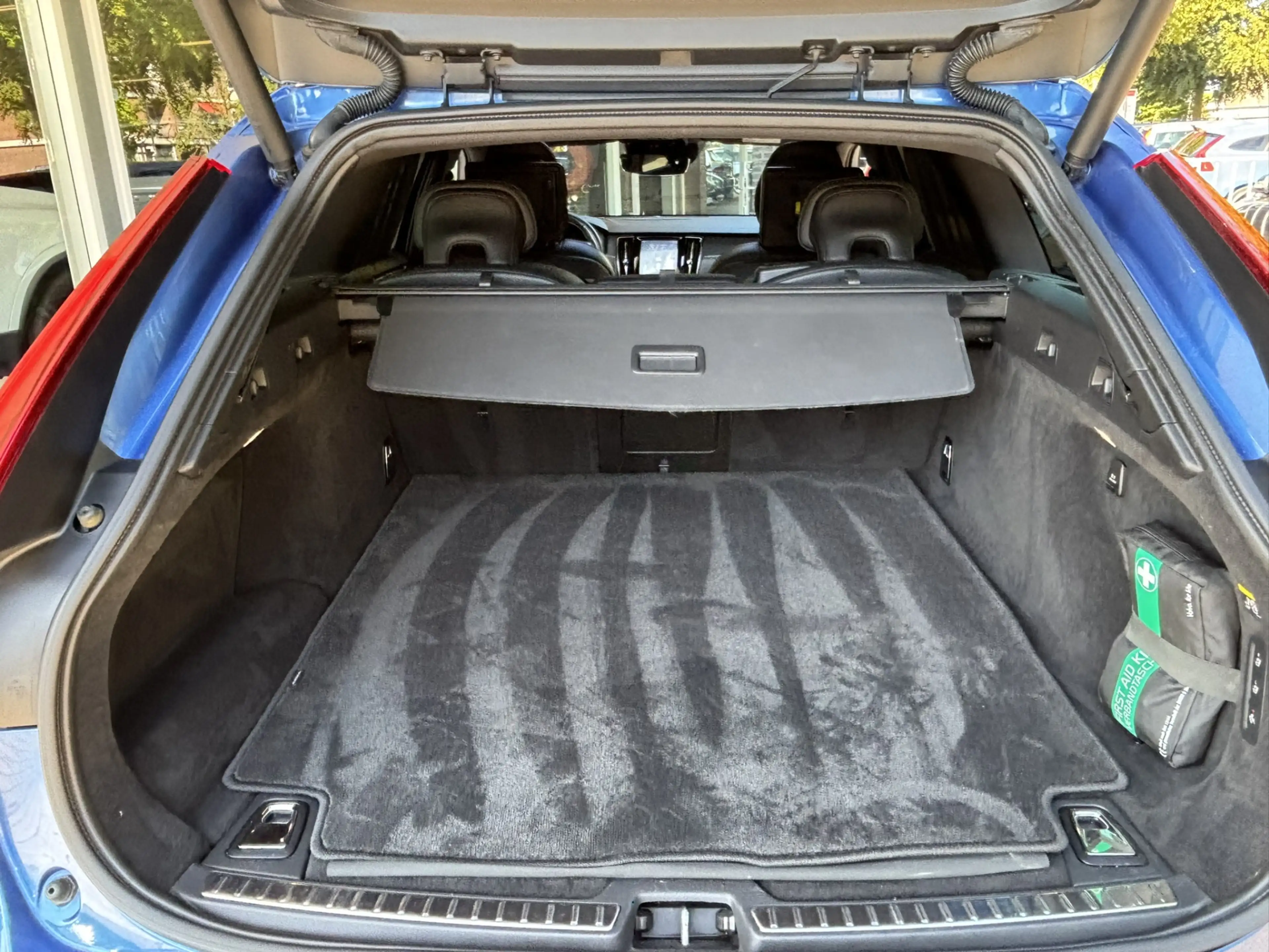 Volvo V90 T8 AWD R-Design HeadUp MASSAGE Luchtvering 360 DAB — photo 24