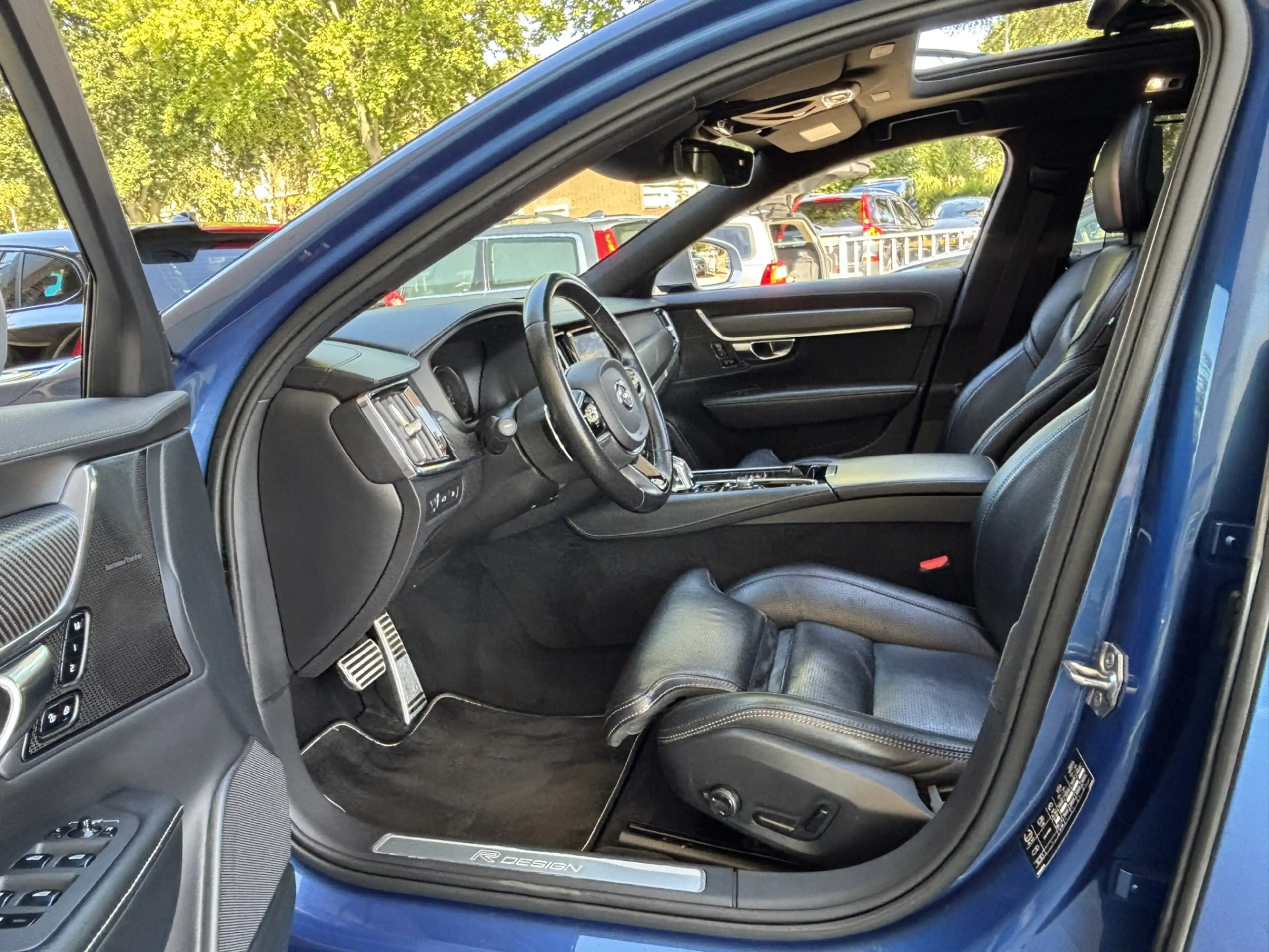 Volvo V90 T8 AWD R-Design HeadUp MASSAGE Luchtvering 360 DAB — photo 4