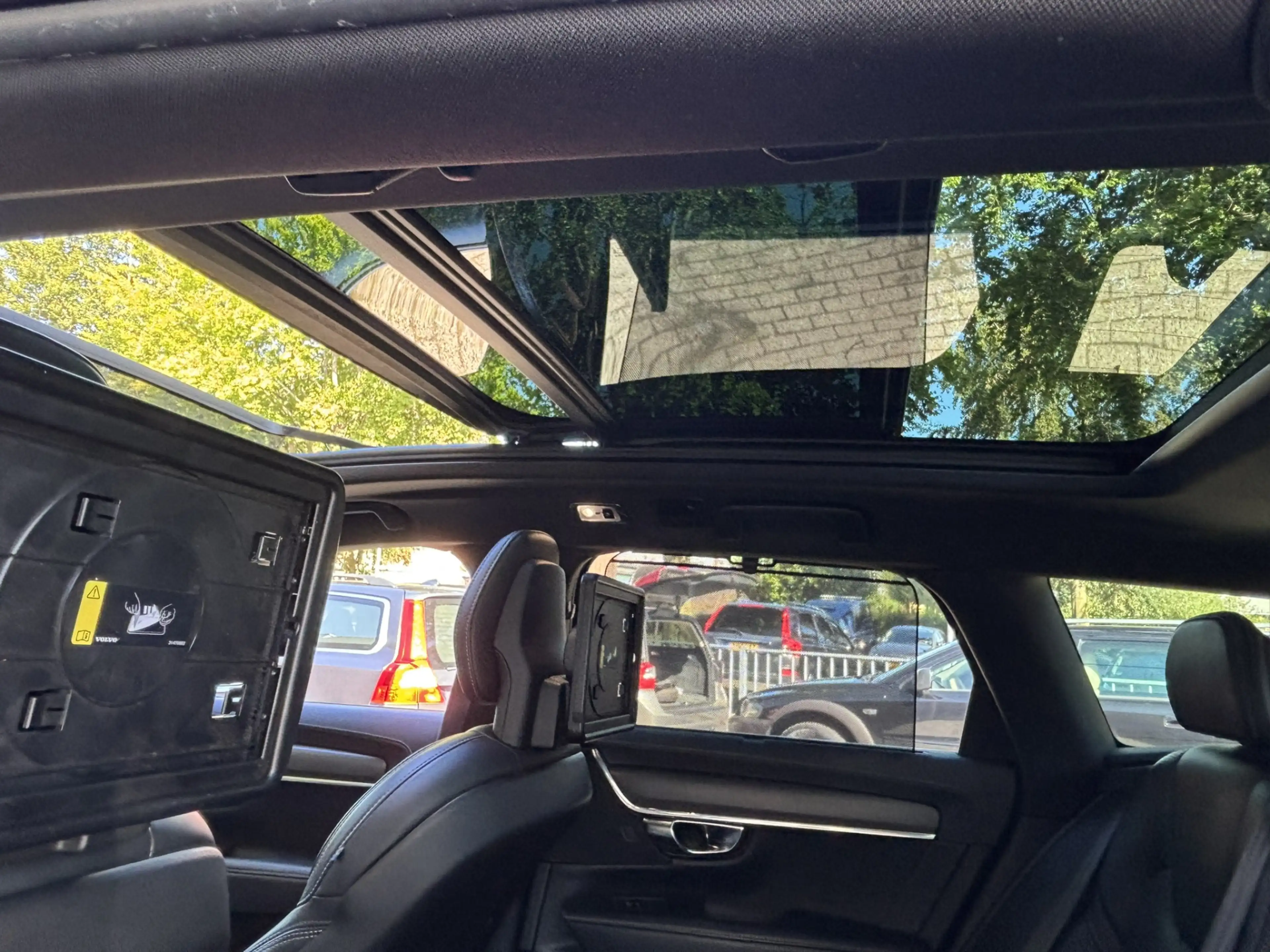 Volvo V90 T8 AWD R-Design HeadUp MASSAGE Luchtvering 360 DAB — photo 21