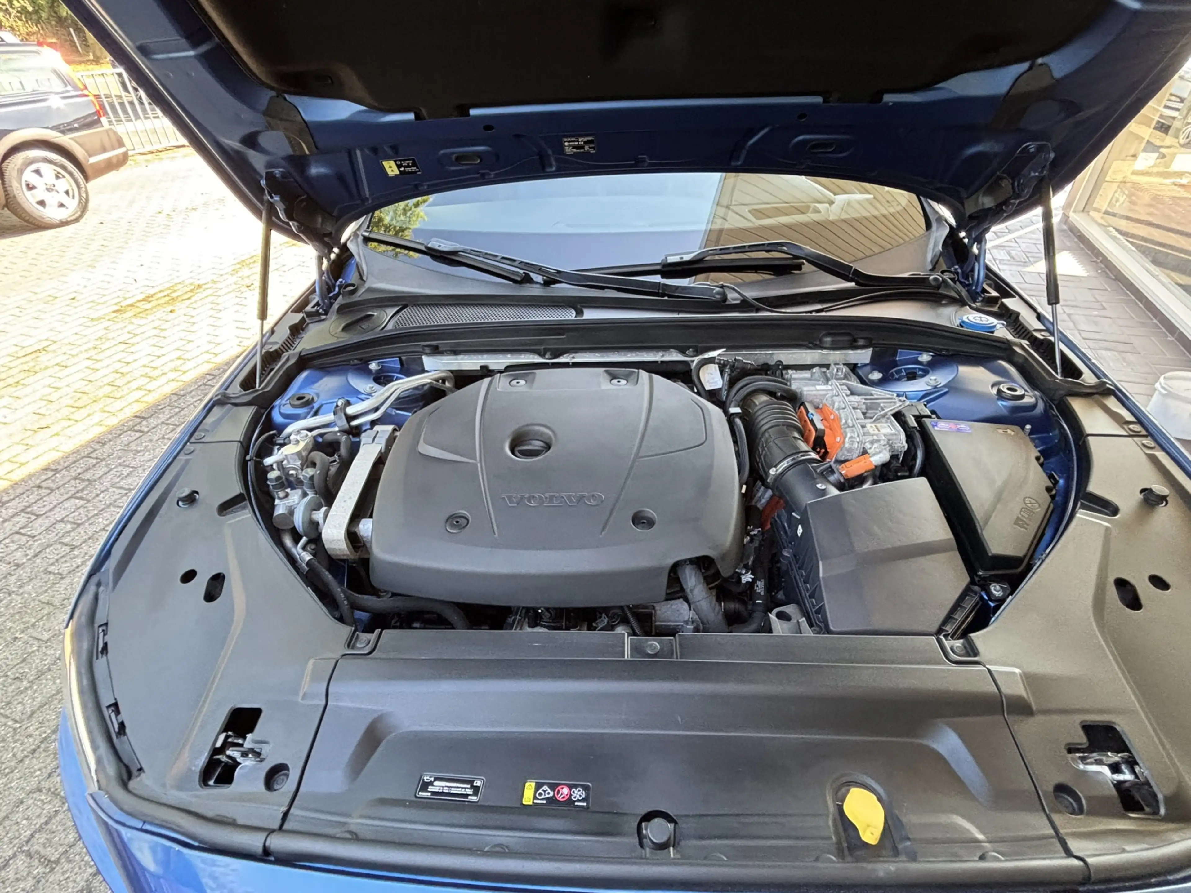 Volvo V90 T8 AWD R-Design HeadUp MASSAGE Luchtvering 360 DAB — photo 18
