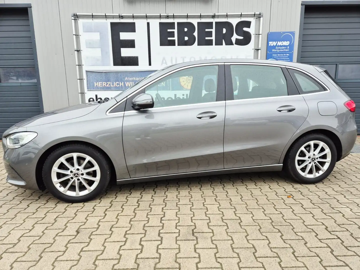 Mercedes-Benz B 180 AHK/PDC/RFK/TEMP/SZHG/DIGITALTACHO/LED/AUT Gris - 2