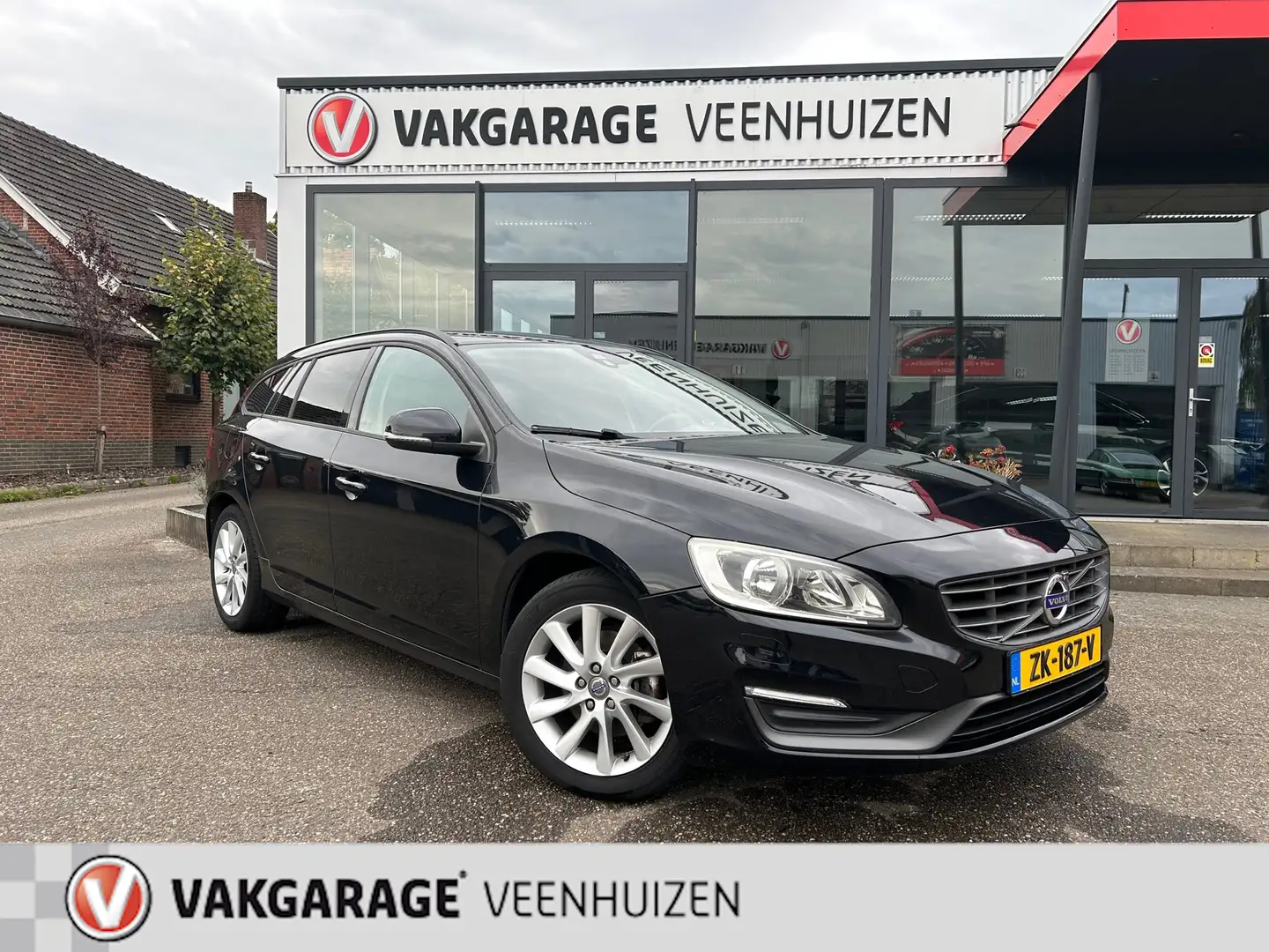 Volvo V60 1.6 T3 Summum|Rijklaar prijs|Trekhaak|Cruise|Stoel Nero - 1