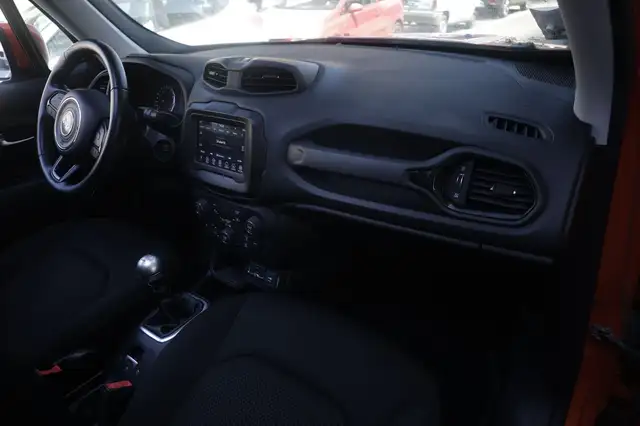 Jeep Renegade view 8