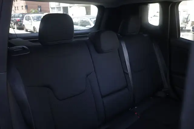 Jeep Renegade view 12