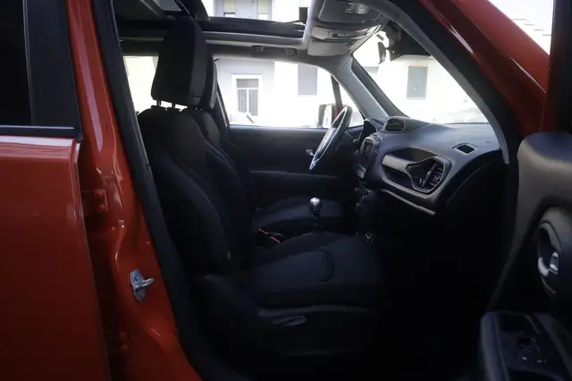 Jeep Renegade view 10